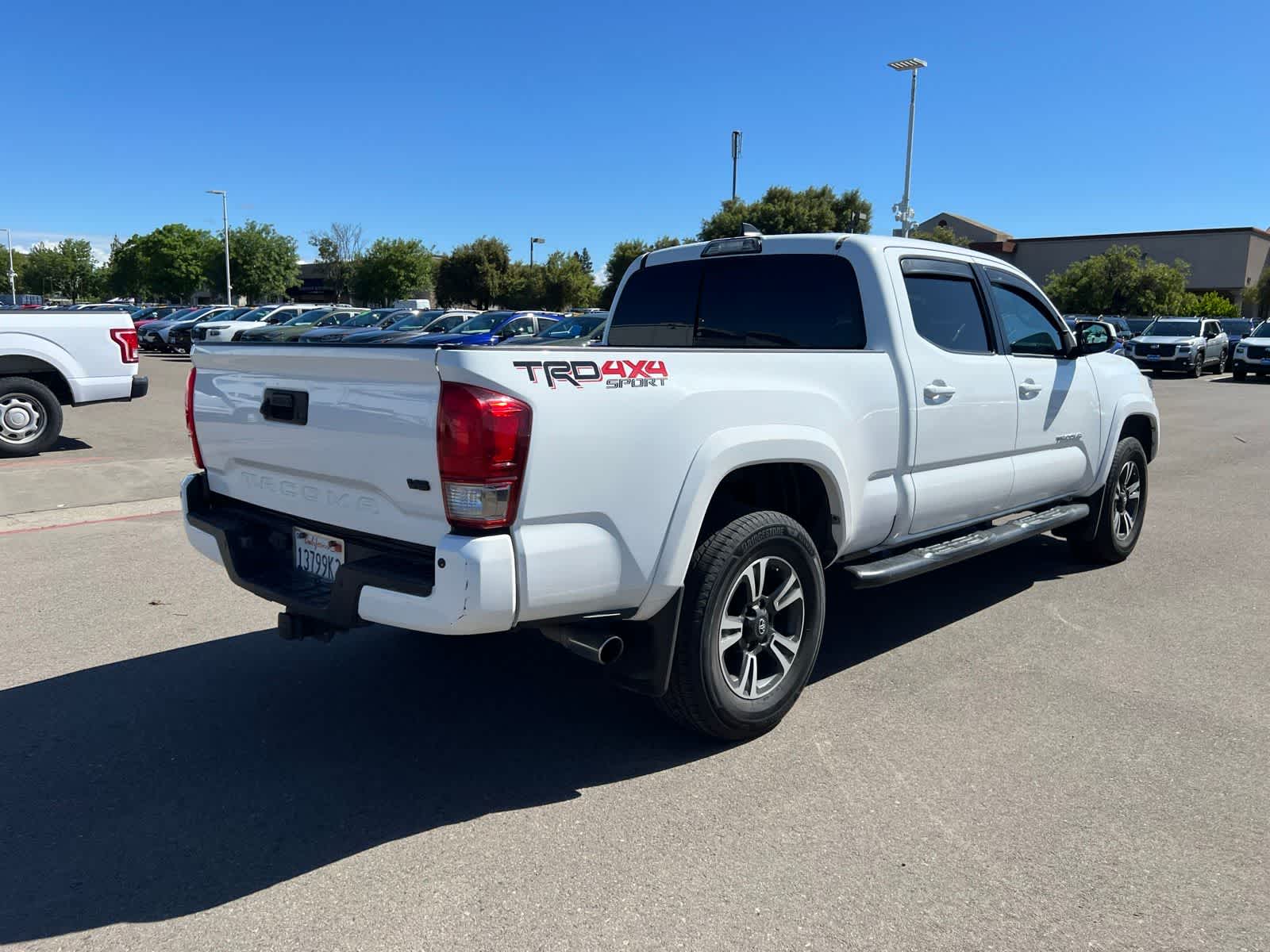 Thumbnail: 2017 Toyota Tacoma - 9