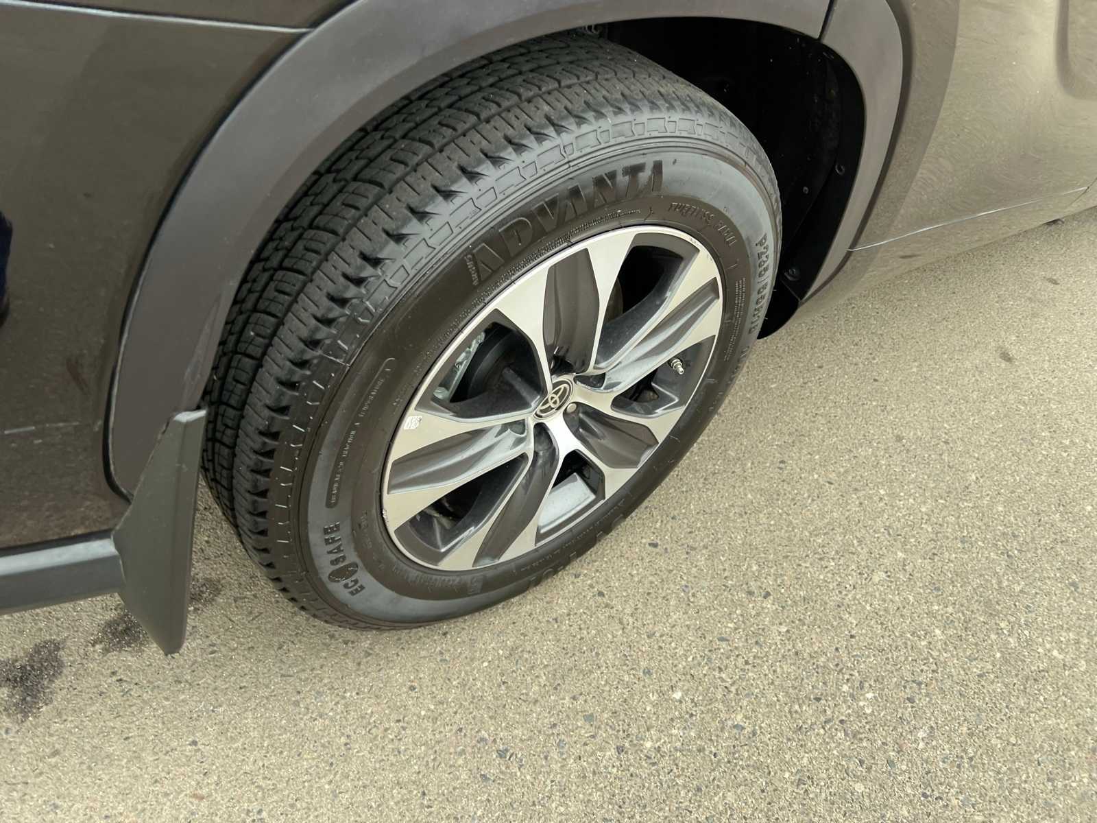 Thumbnail: 2021 Toyota Highlander - 21