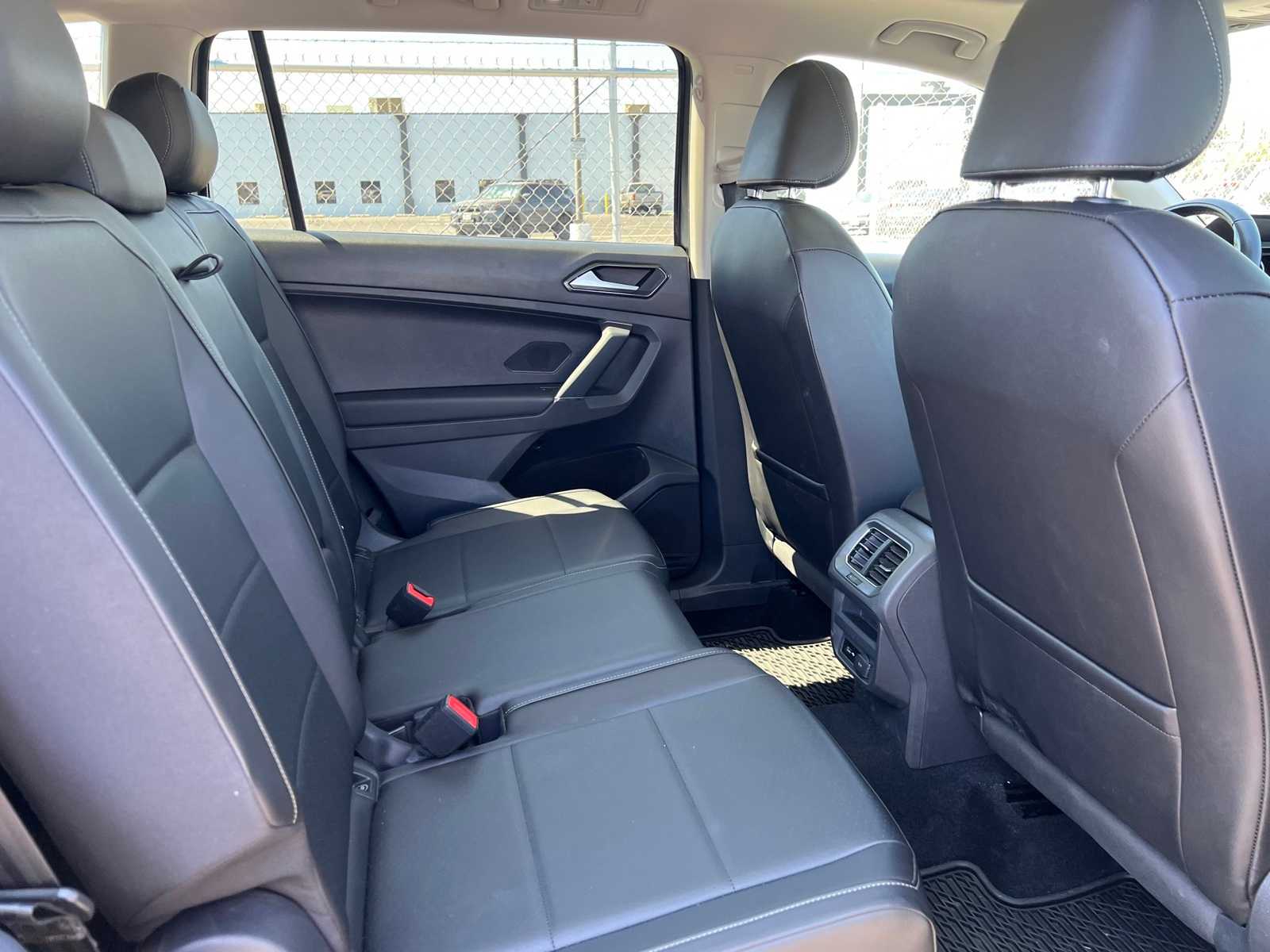 2018 Volkswagen Tiguan SE 23