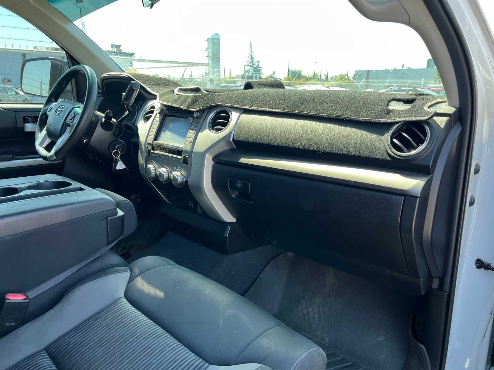 Thumbnail: 2015 Toyota Tundra - 25
