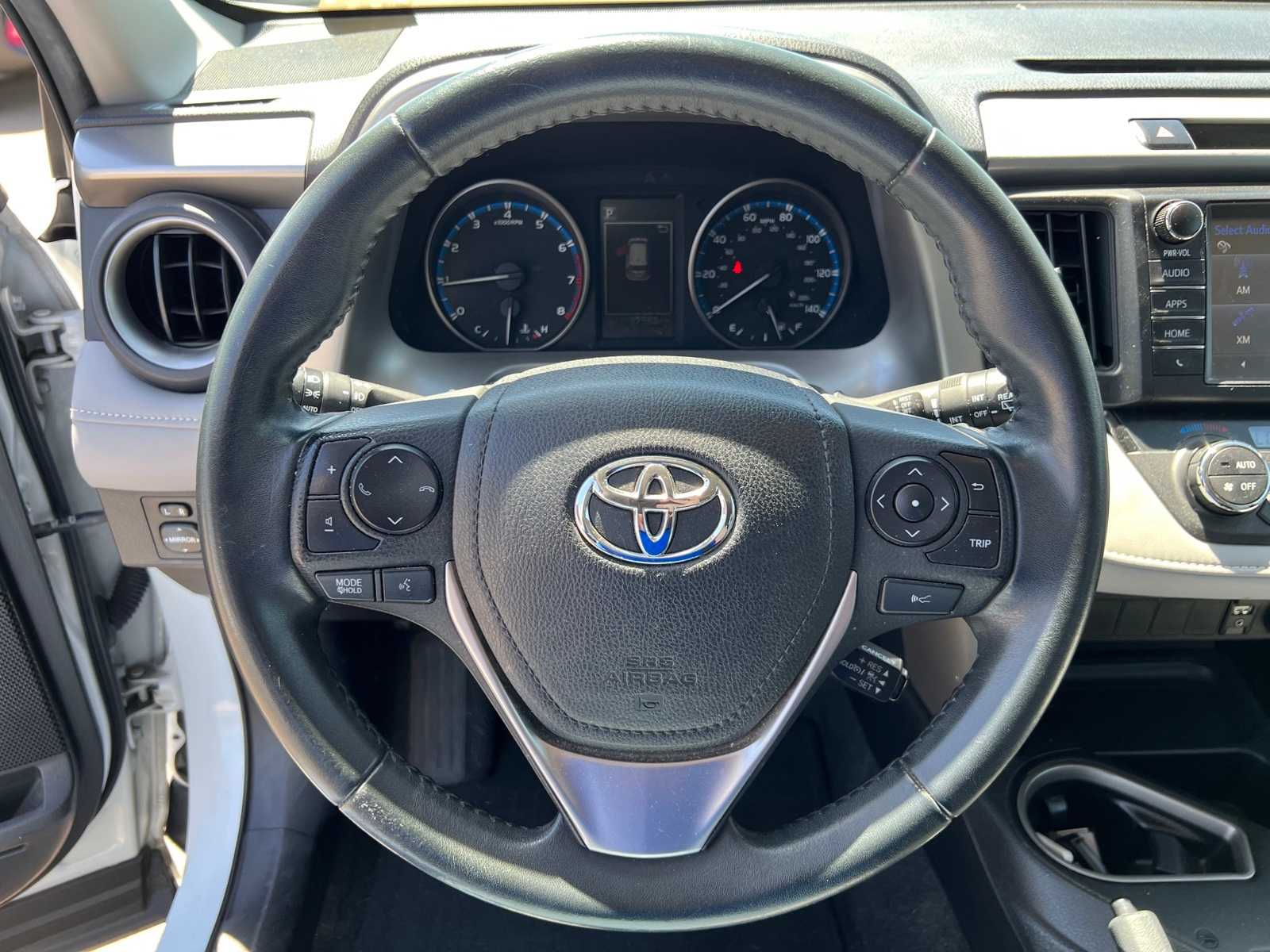 Thumbnail: 2017 Toyota RAV4 - 30