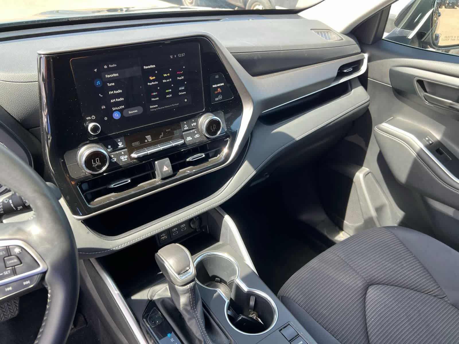 Thumbnail: 2025 Toyota Highlander - 32