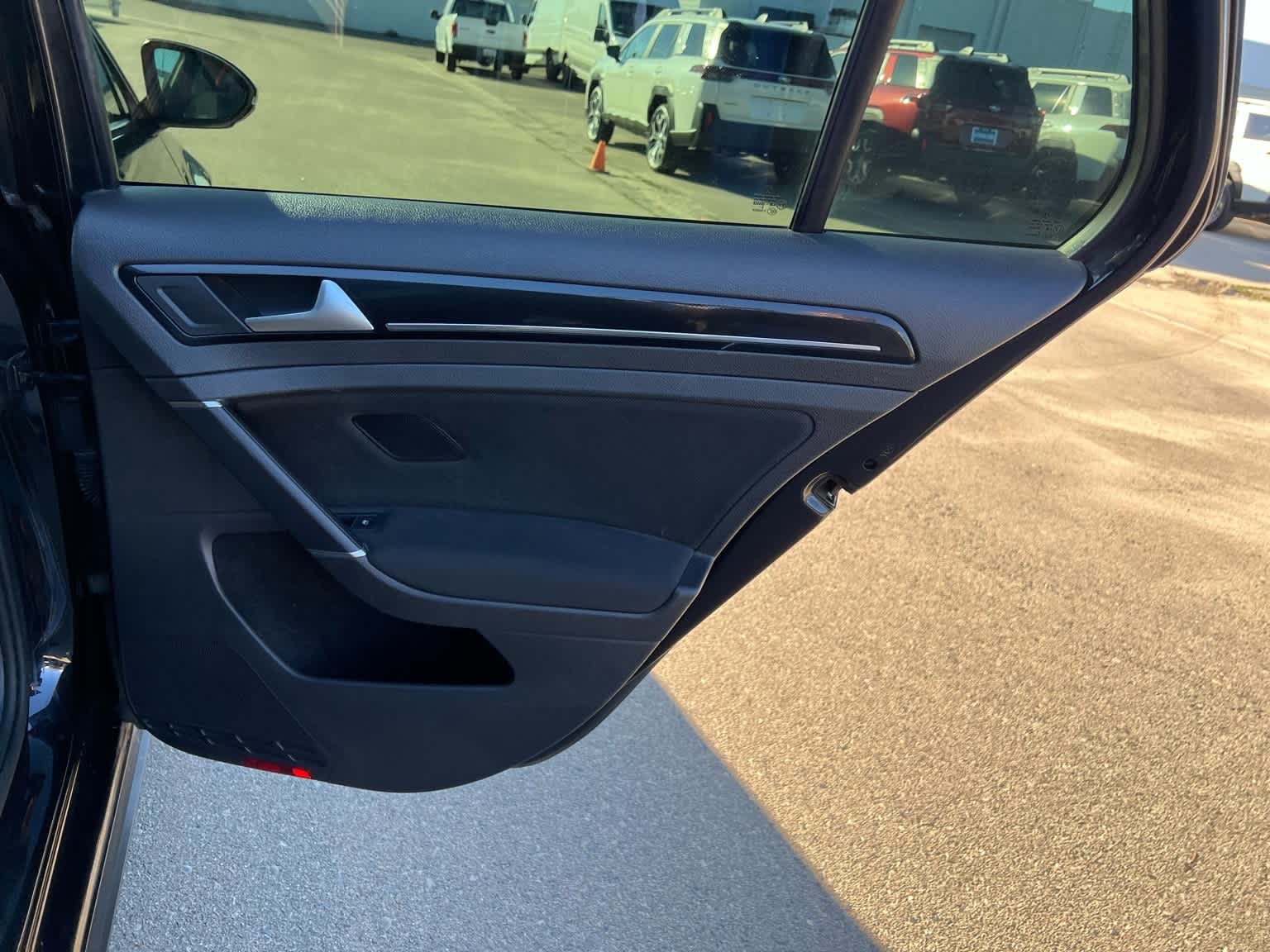 Thumbnail: 2016 Volkswagen Golf - 22