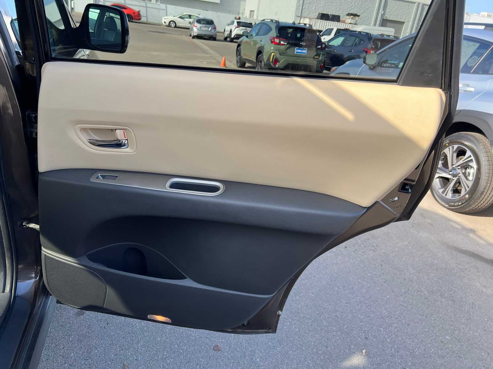 Thumbnail: 2008 Subaru Tribeca - 24