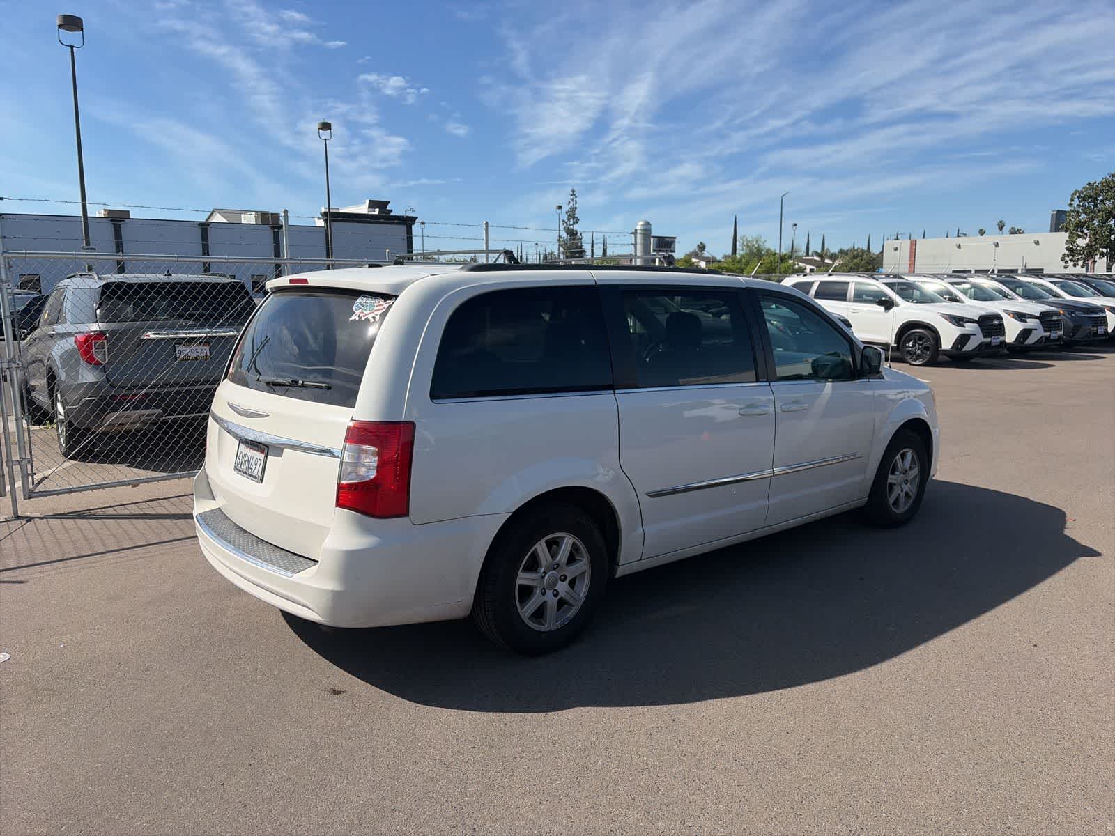 Thumbnail: 2012 Chrysler Town & Country - 12
