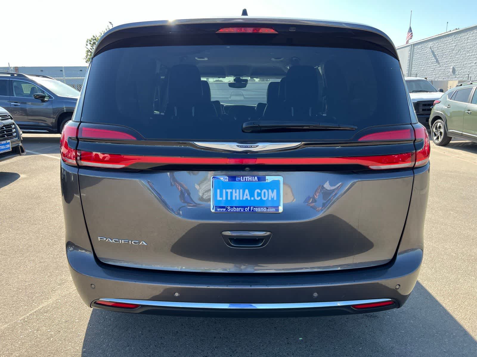 Thumbnail: 2023 Chrysler Pacifica - 4