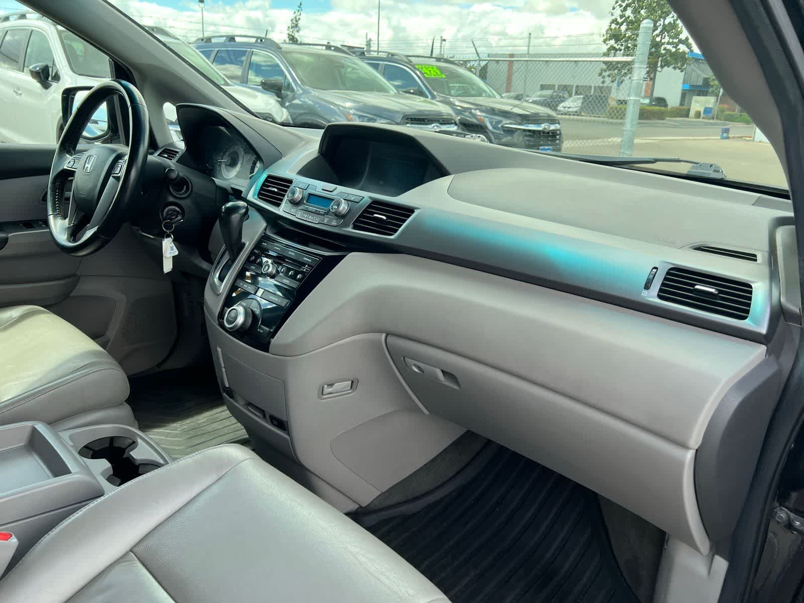 Thumbnail: 2011 Honda Odyssey - 25