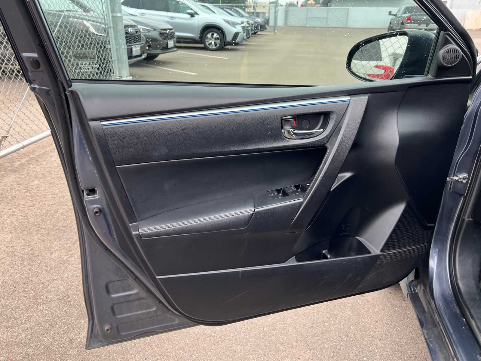 Thumbnail: 2015 Toyota Corolla - 16