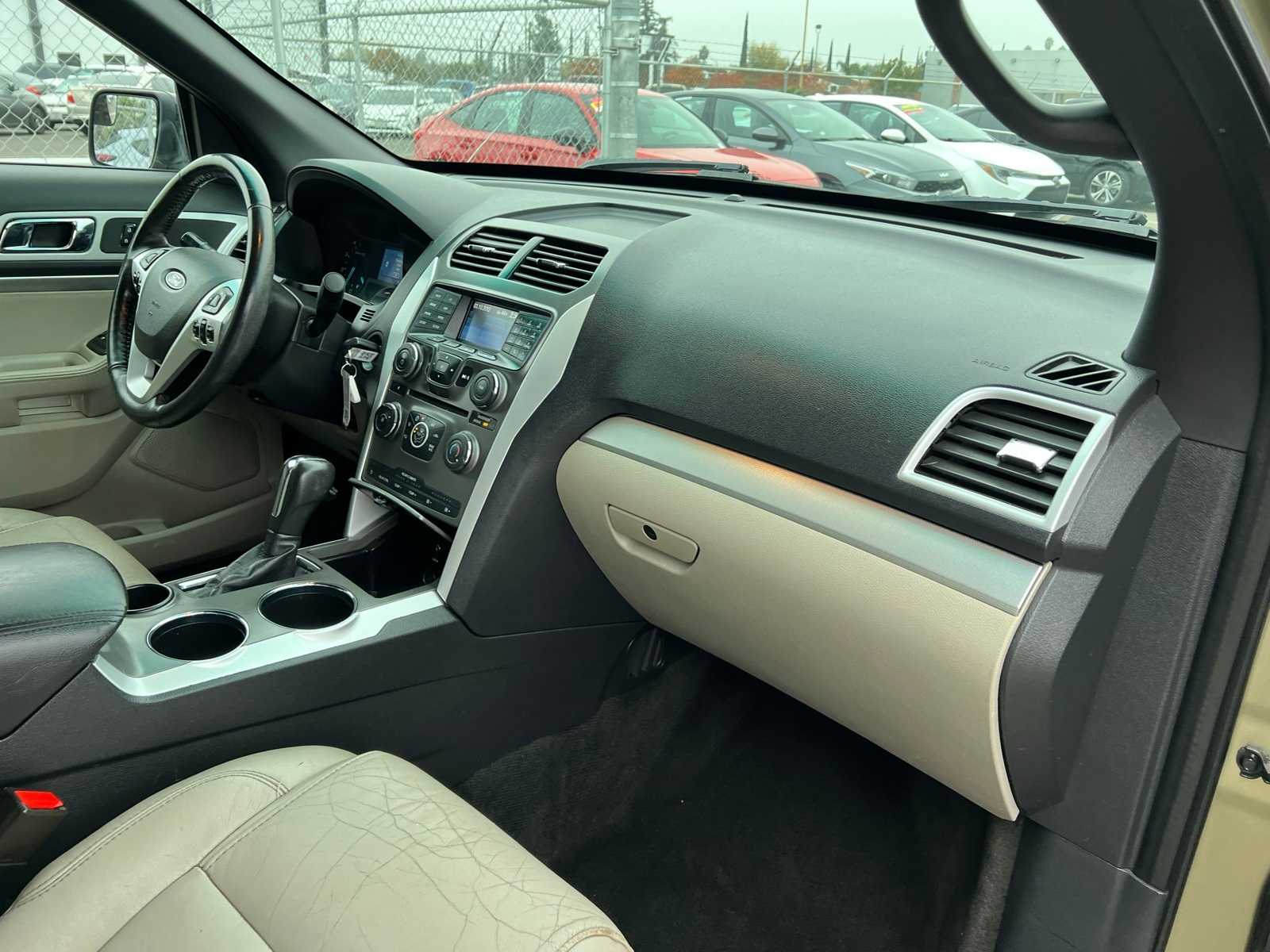 Thumbnail: 2012 Ford Explorer - 25