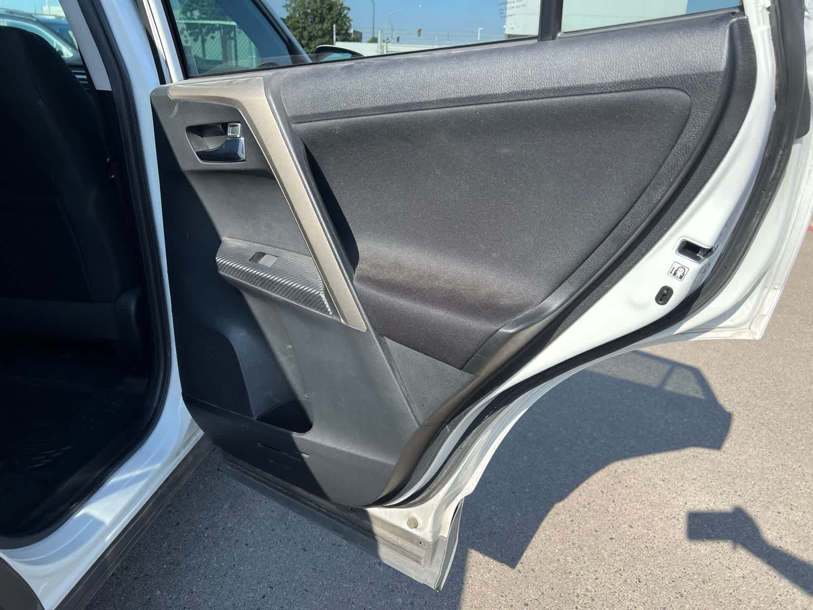 Thumbnail: 2015 Toyota RAV4 - 24