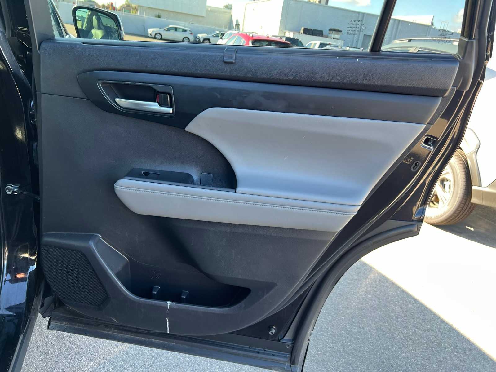 Thumbnail: 2021 Toyota Highlander - 24