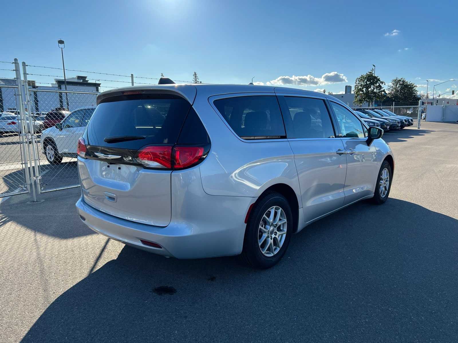 Thumbnail: 2023 Chrysler Voyager - 8