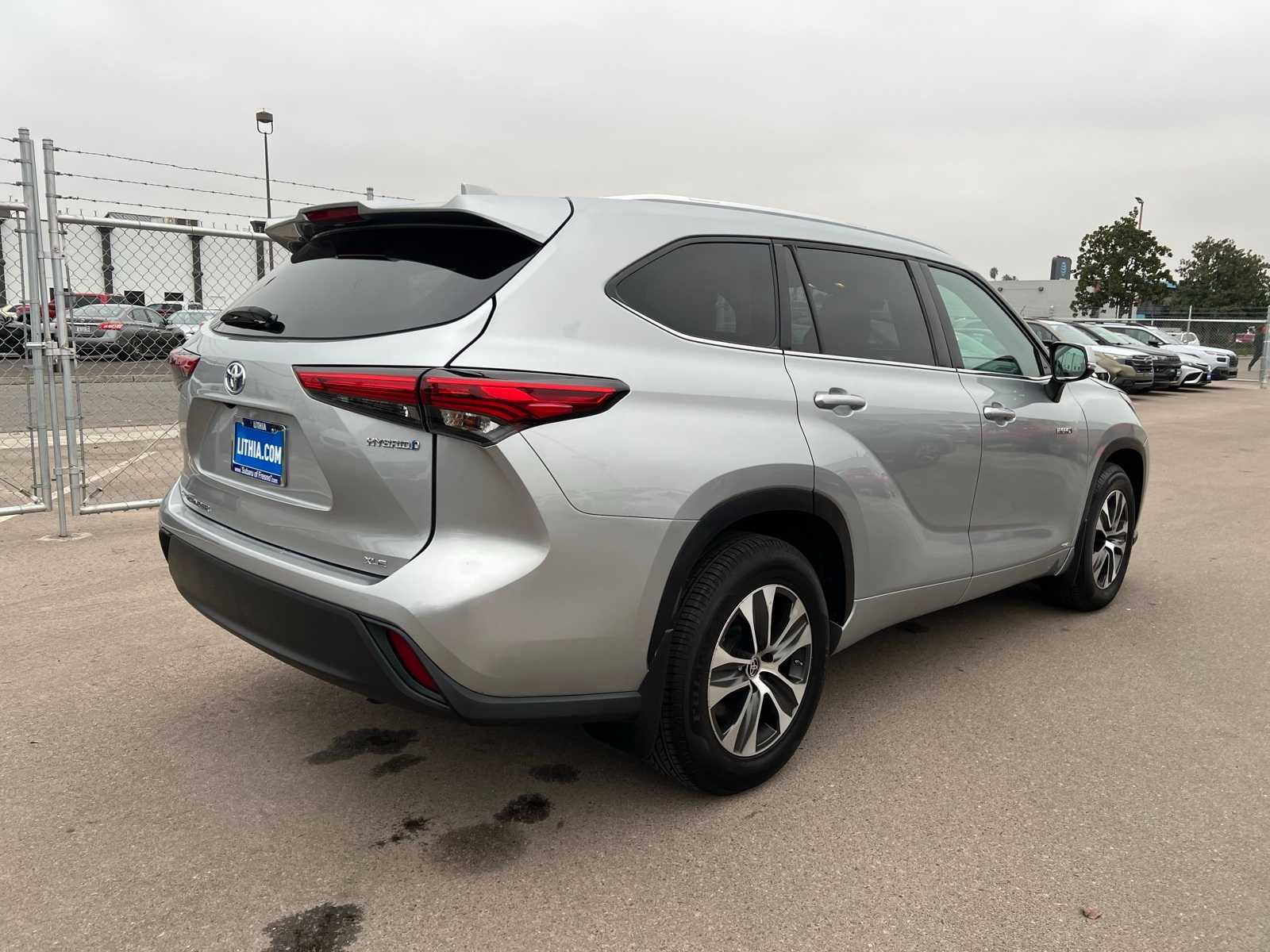 Thumbnail: 2021 Toyota Highlander - 10