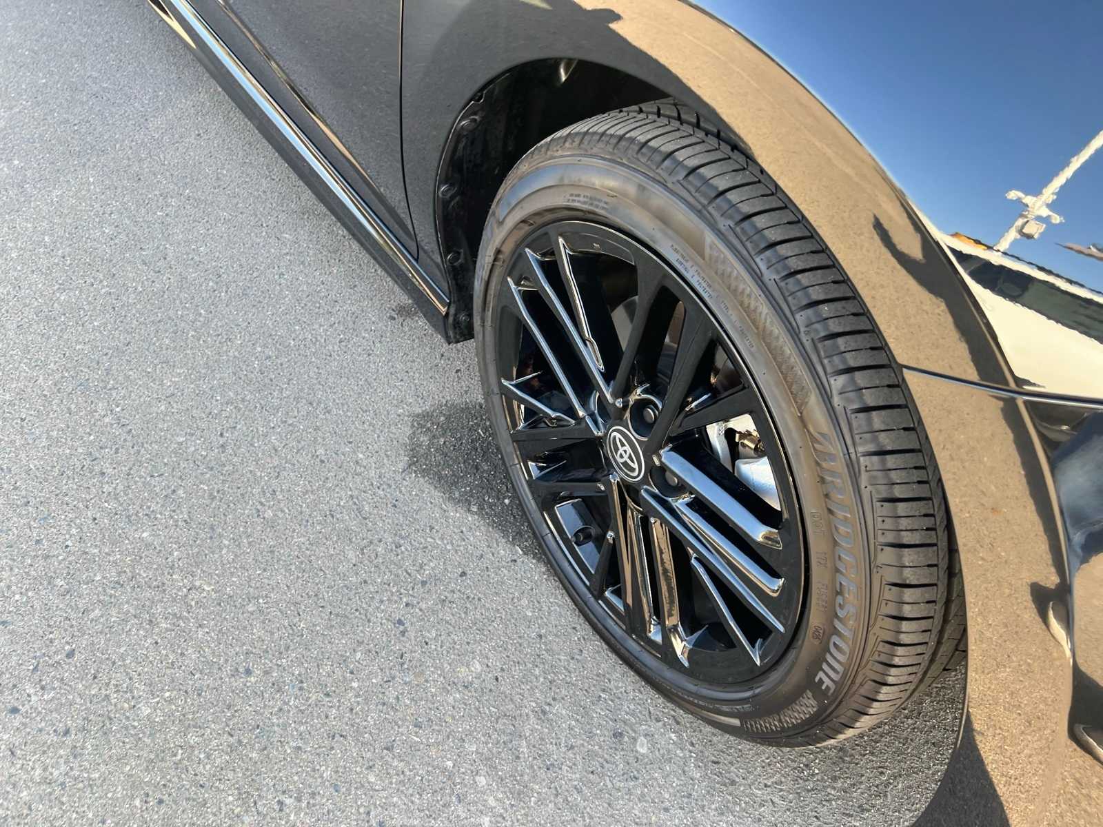 Thumbnail: 2025 Toyota Camry - 25