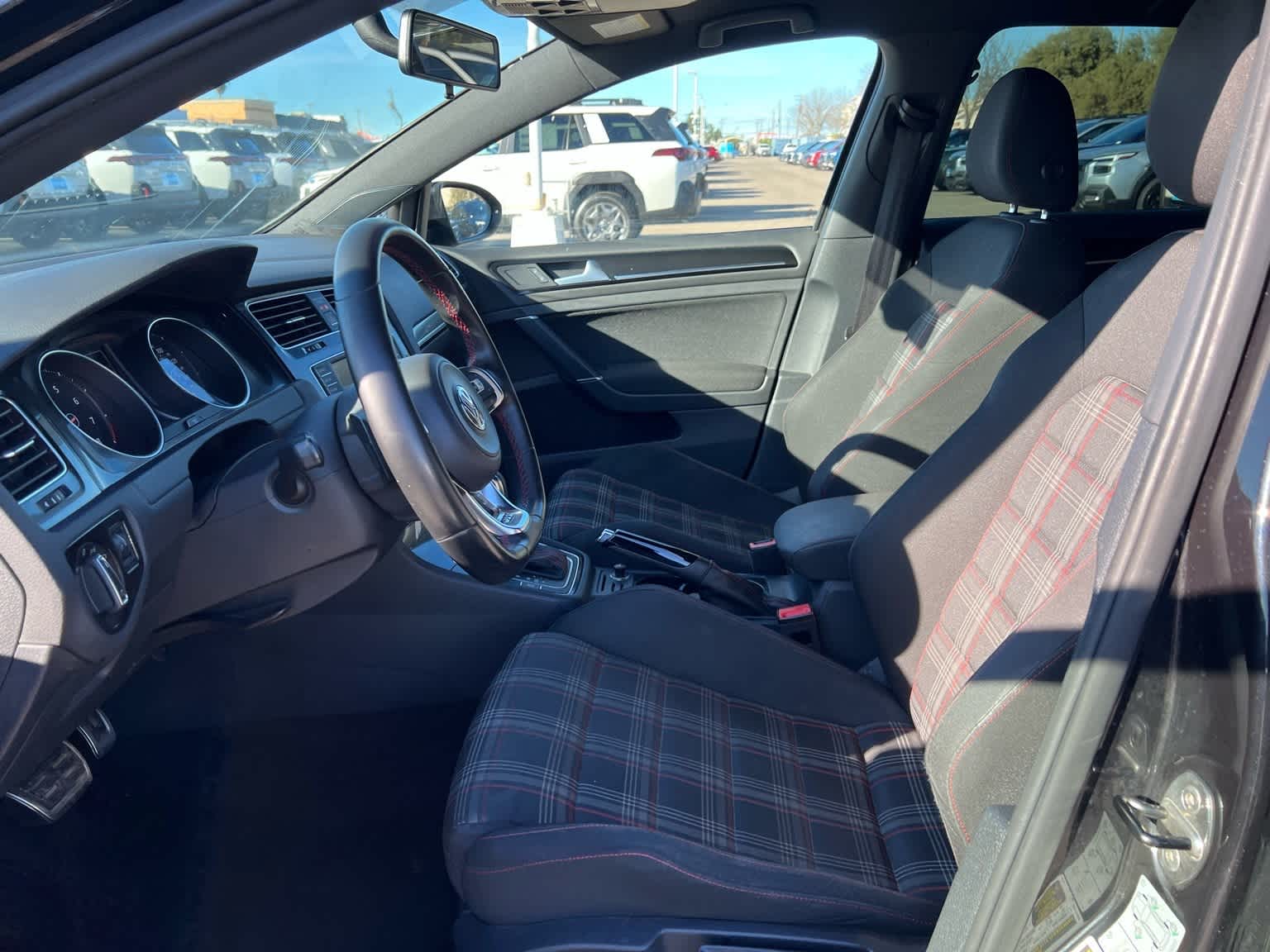 Thumbnail: 2016 Volkswagen Golf - 15