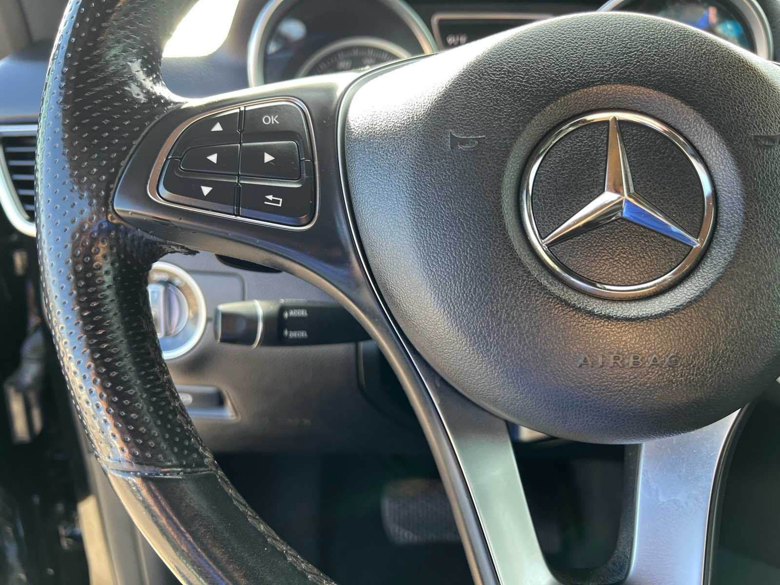 Thumbnail: 2016 Mercedes-Benz GLE - 35