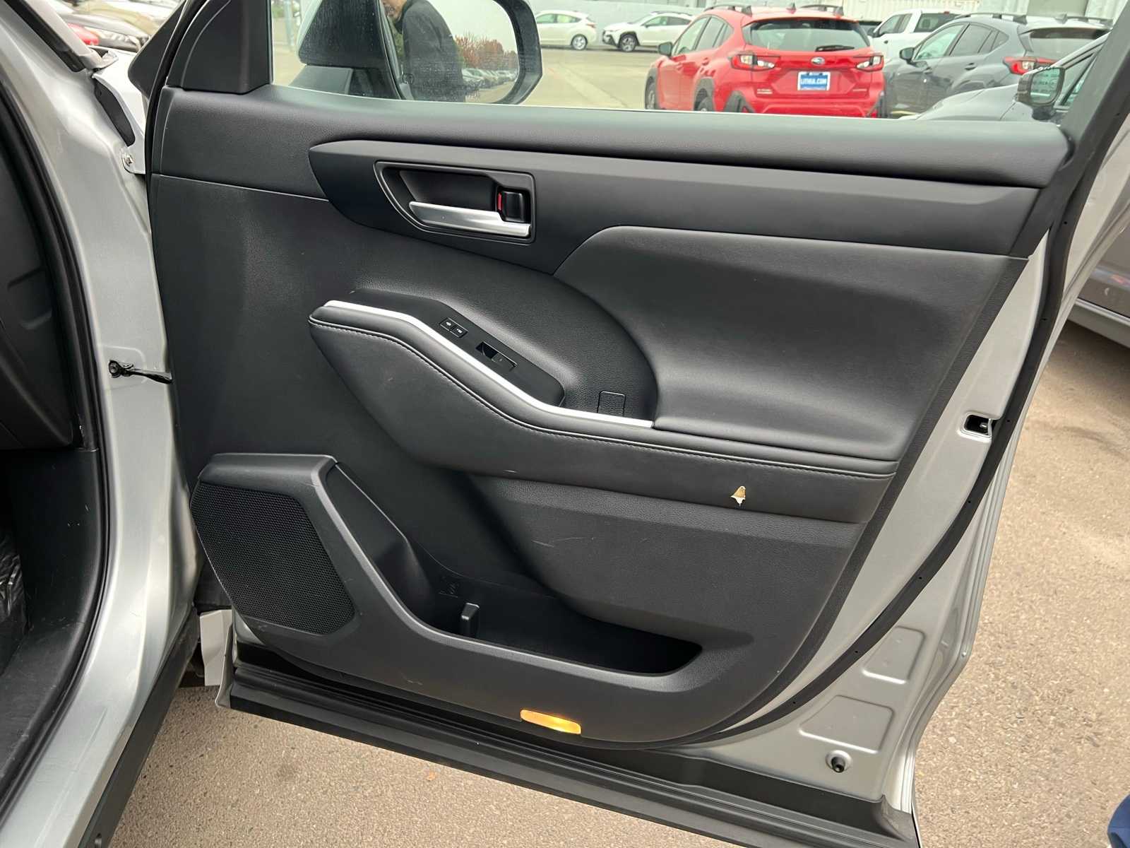 Thumbnail: 2021 Toyota Highlander - 29