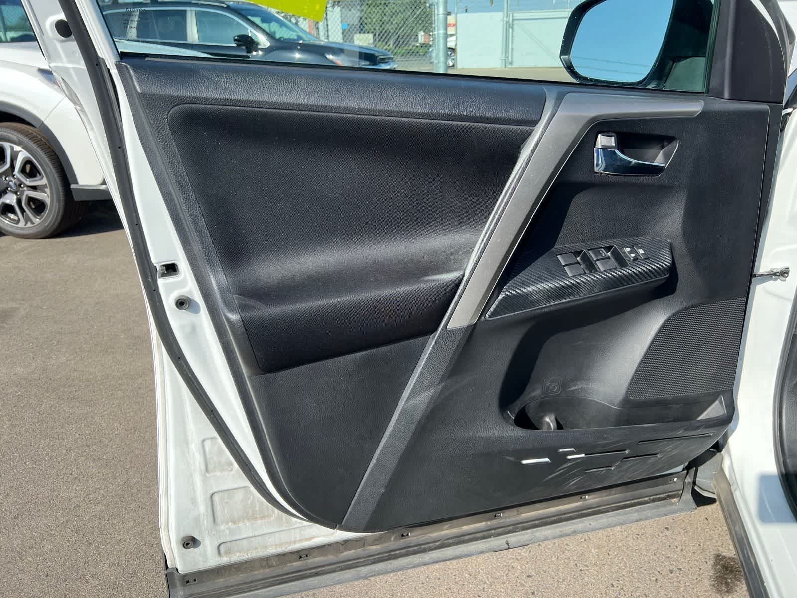 Thumbnail: 2015 Toyota RAV4 - 16