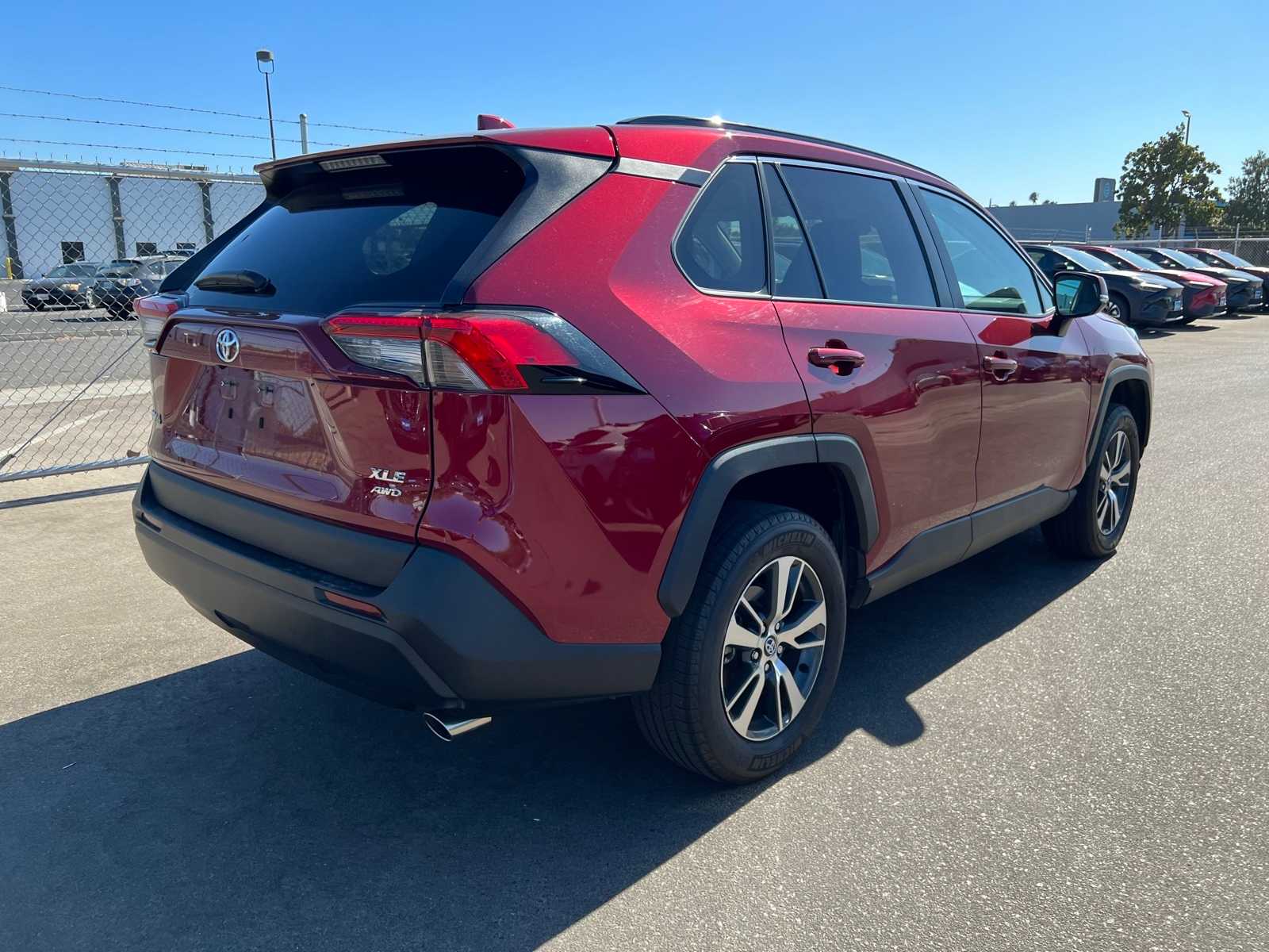 Thumbnail: 2021 Toyota RAV4 - 8