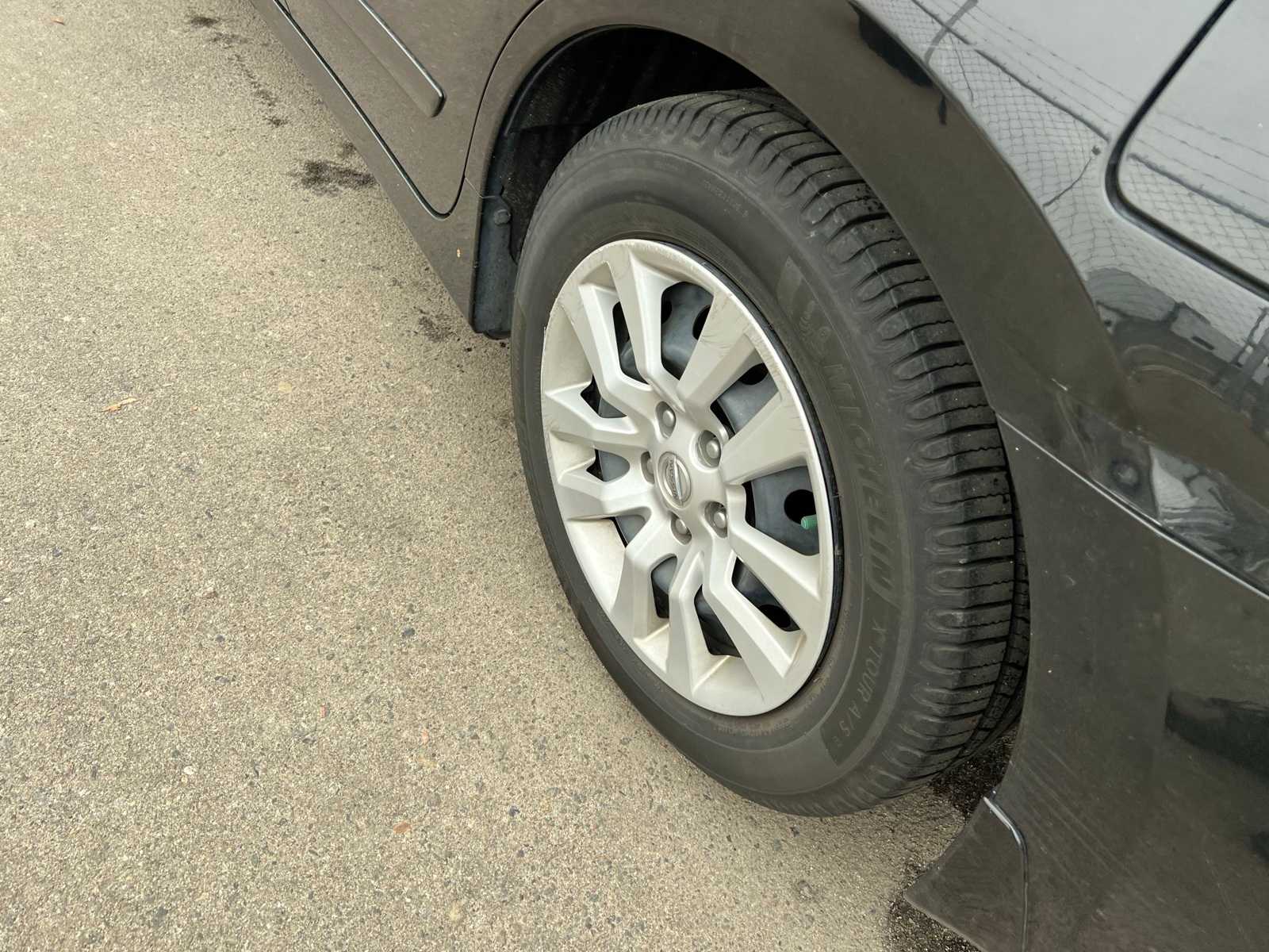 Thumbnail: 2017 Nissan Altima - 16