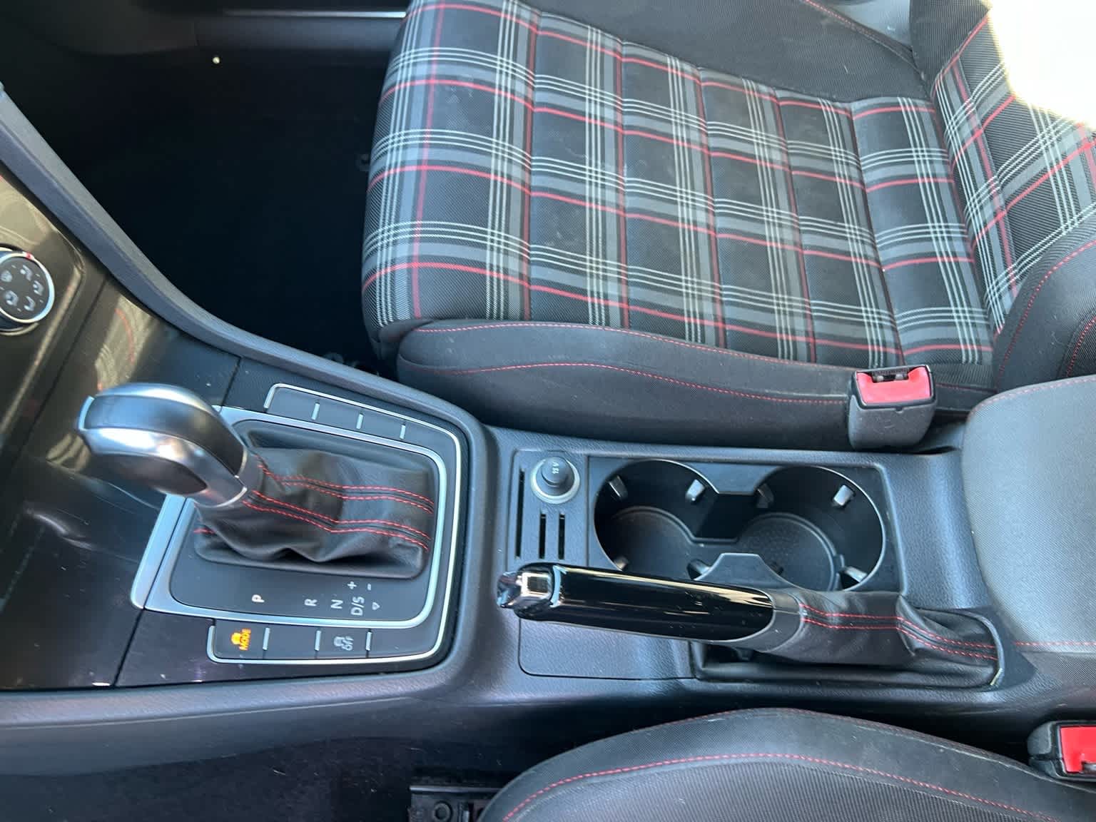 Thumbnail: 2016 Volkswagen Golf - 39