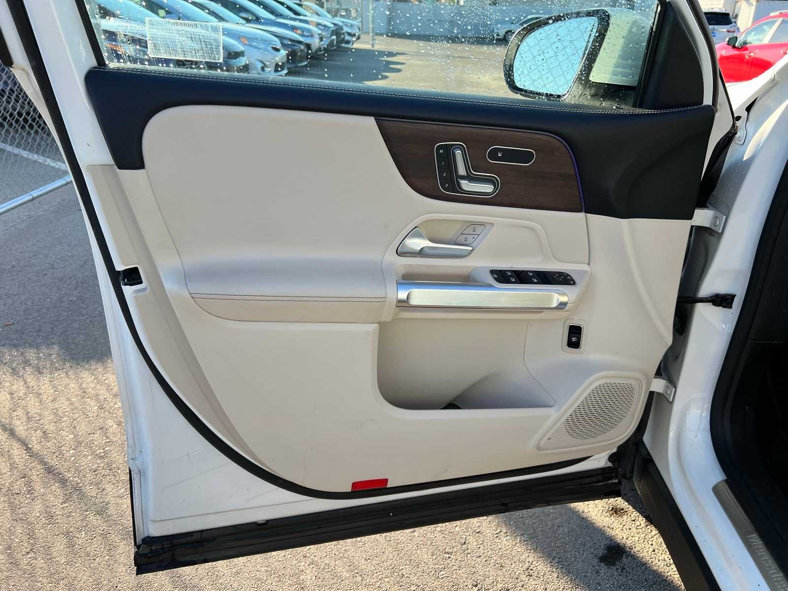 Thumbnail: 2020 Mercedes-Benz GLB - 15