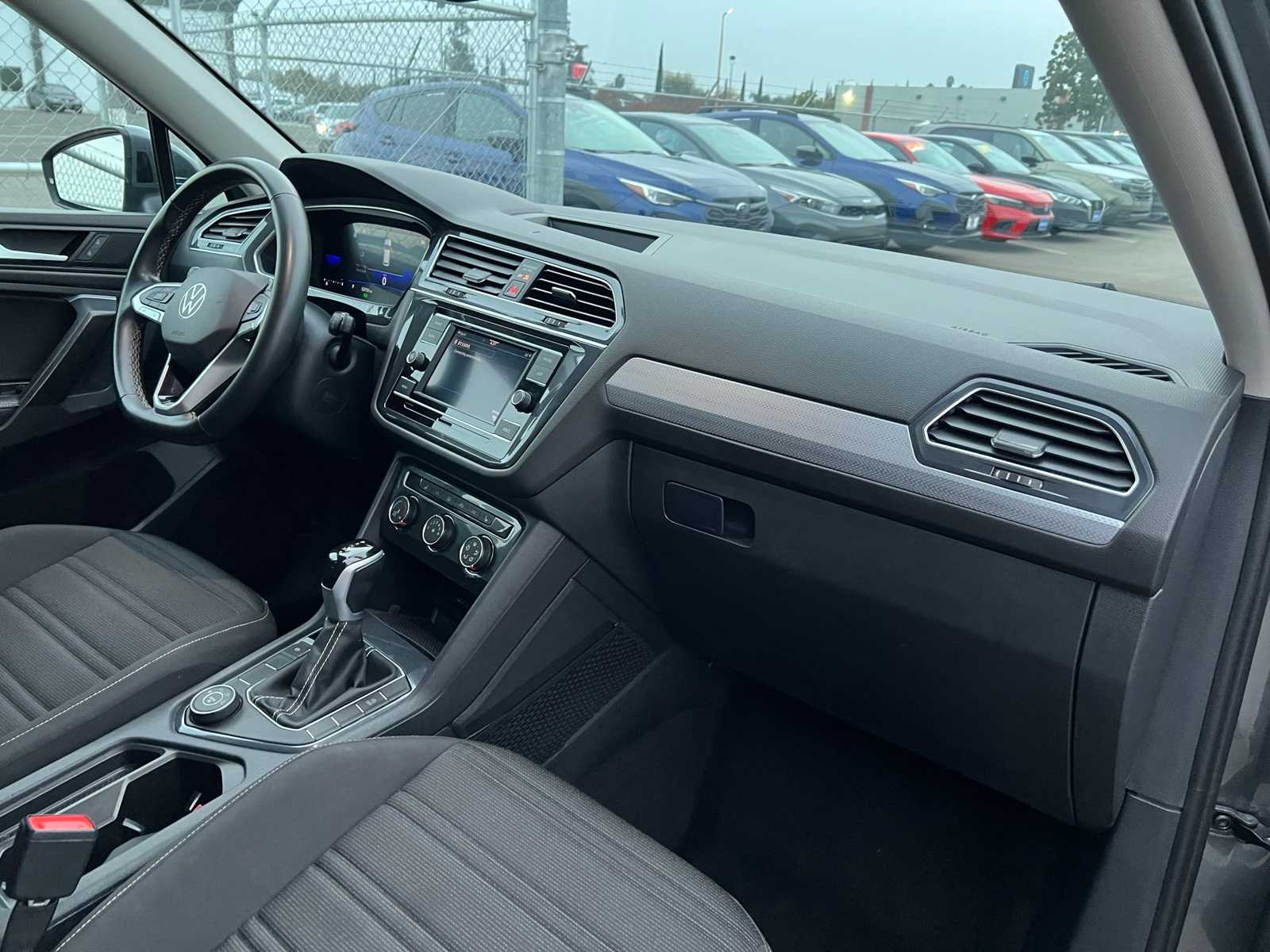 Thumbnail: 2024 Volkswagen Tiguan - 25