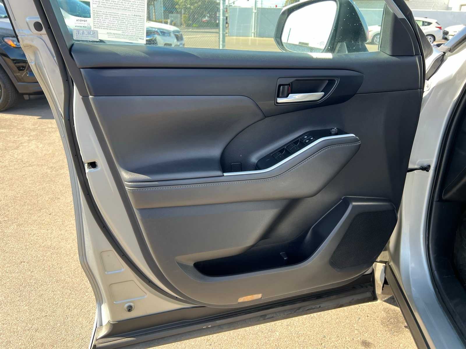 Thumbnail: 2021 Toyota Highlander - 17