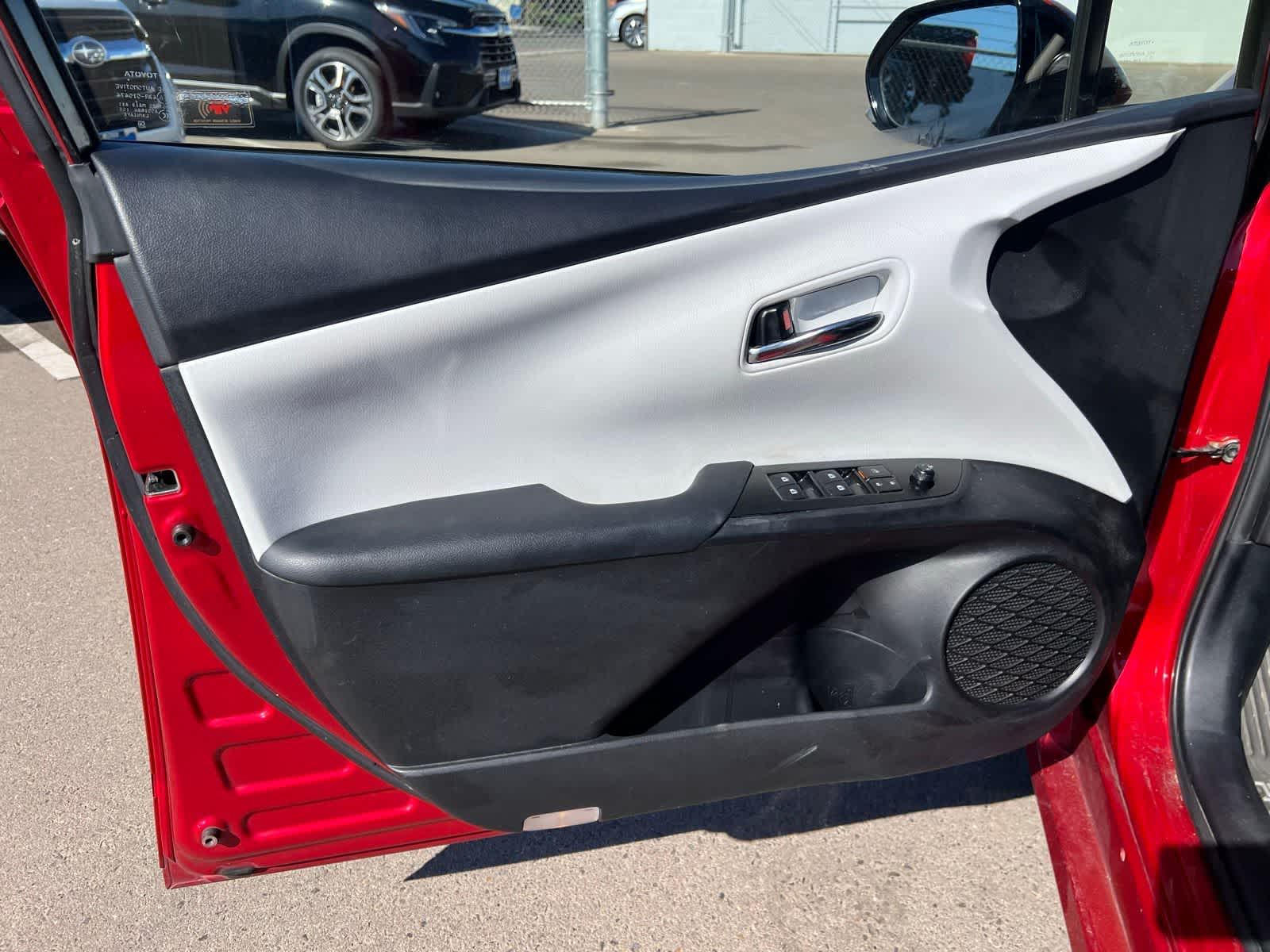 Thumbnail: 2017 Toyota Prius Prime - 15