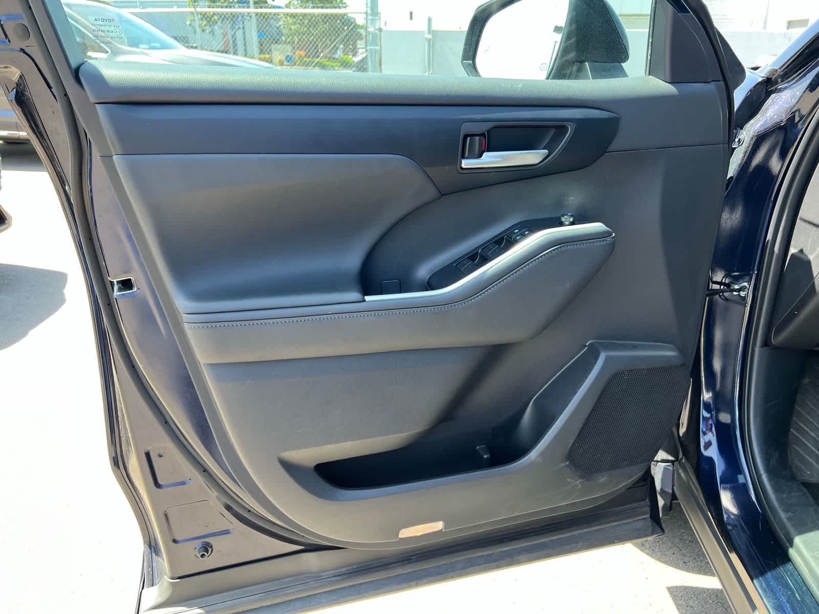 Thumbnail: 2025 Toyota Highlander - 16