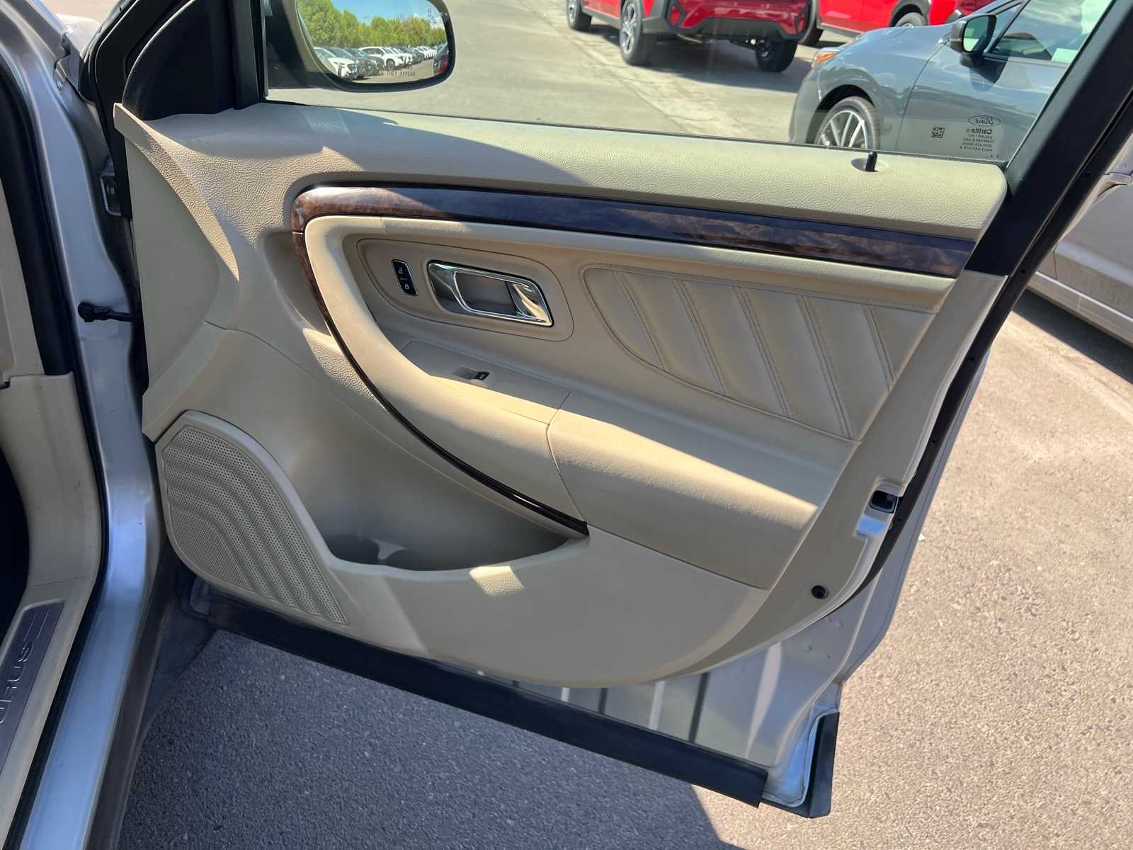 Thumbnail: 2019 Ford Taurus - 28