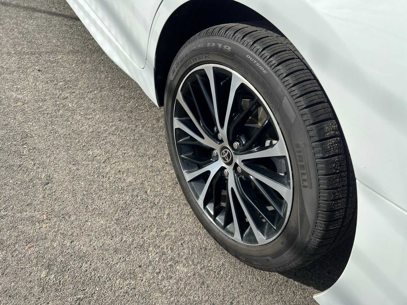 Thumbnail: 2021 Toyota Camry - 16