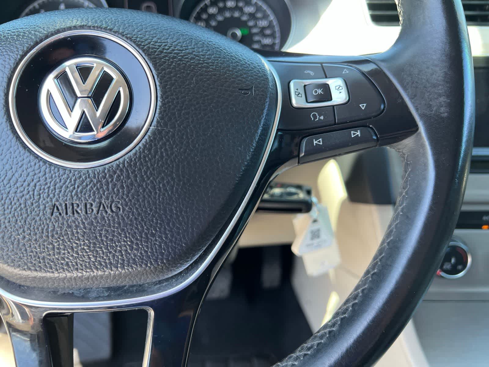 Thumbnail: 2015 Volkswagen Golf - 35