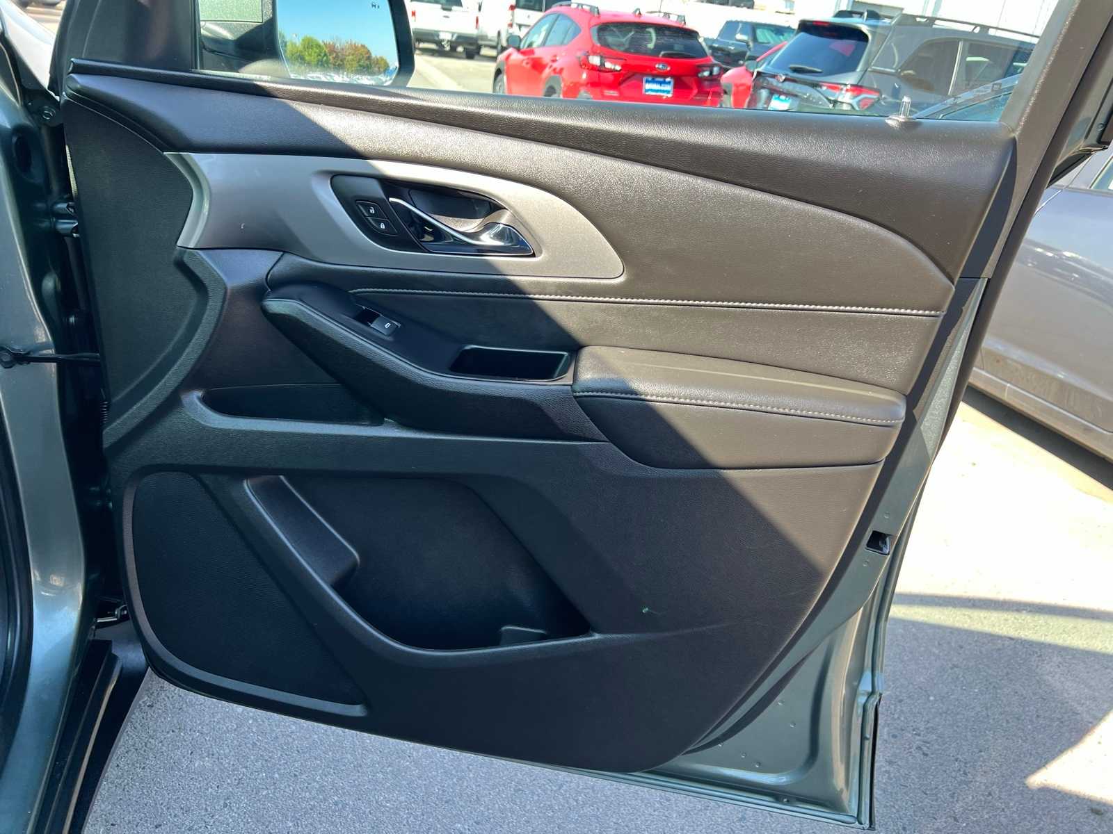 Thumbnail: 2023 Chevrolet Traverse - 28