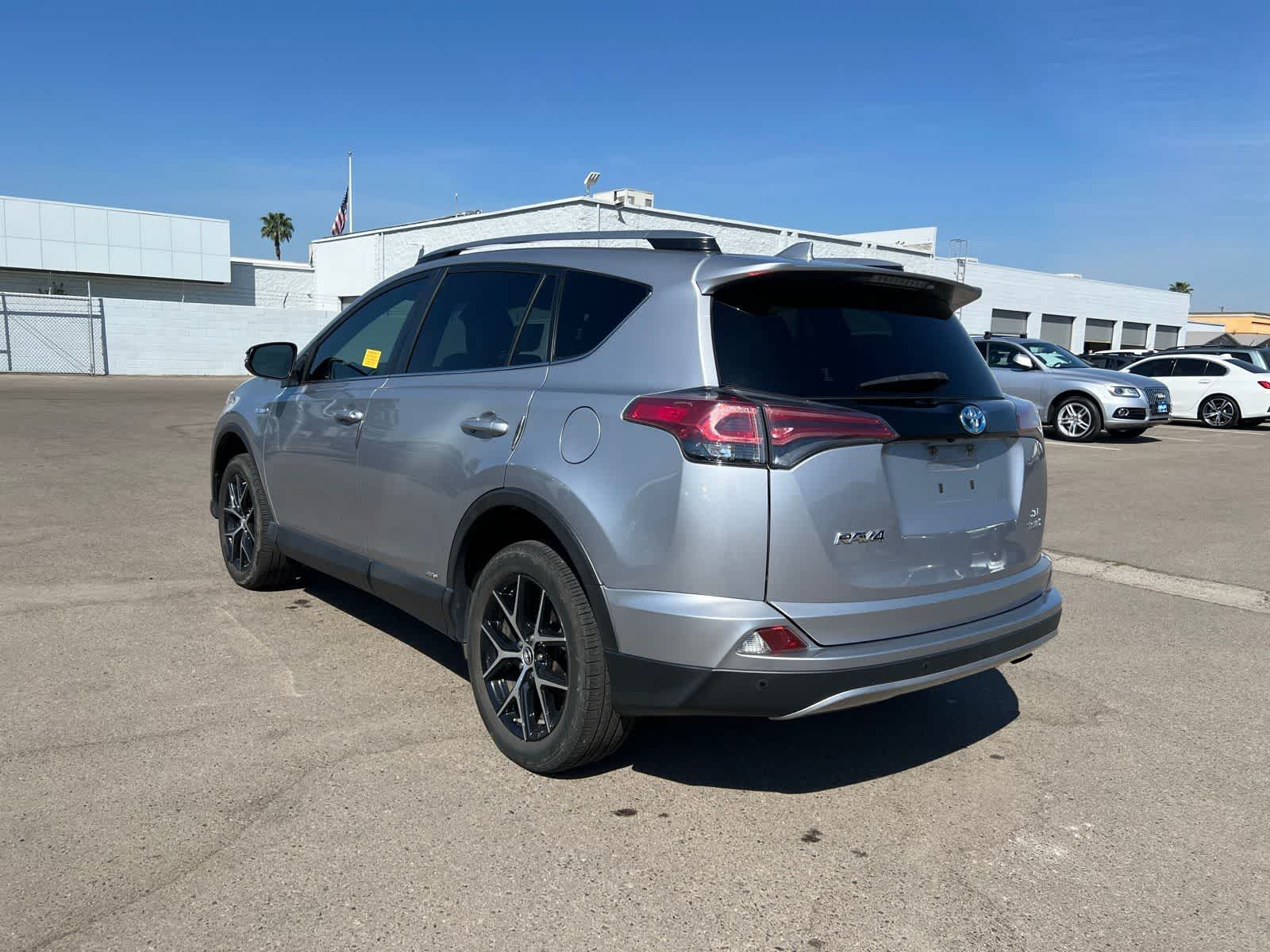 Thumbnail: 2017 Toyota RAV4 - 3