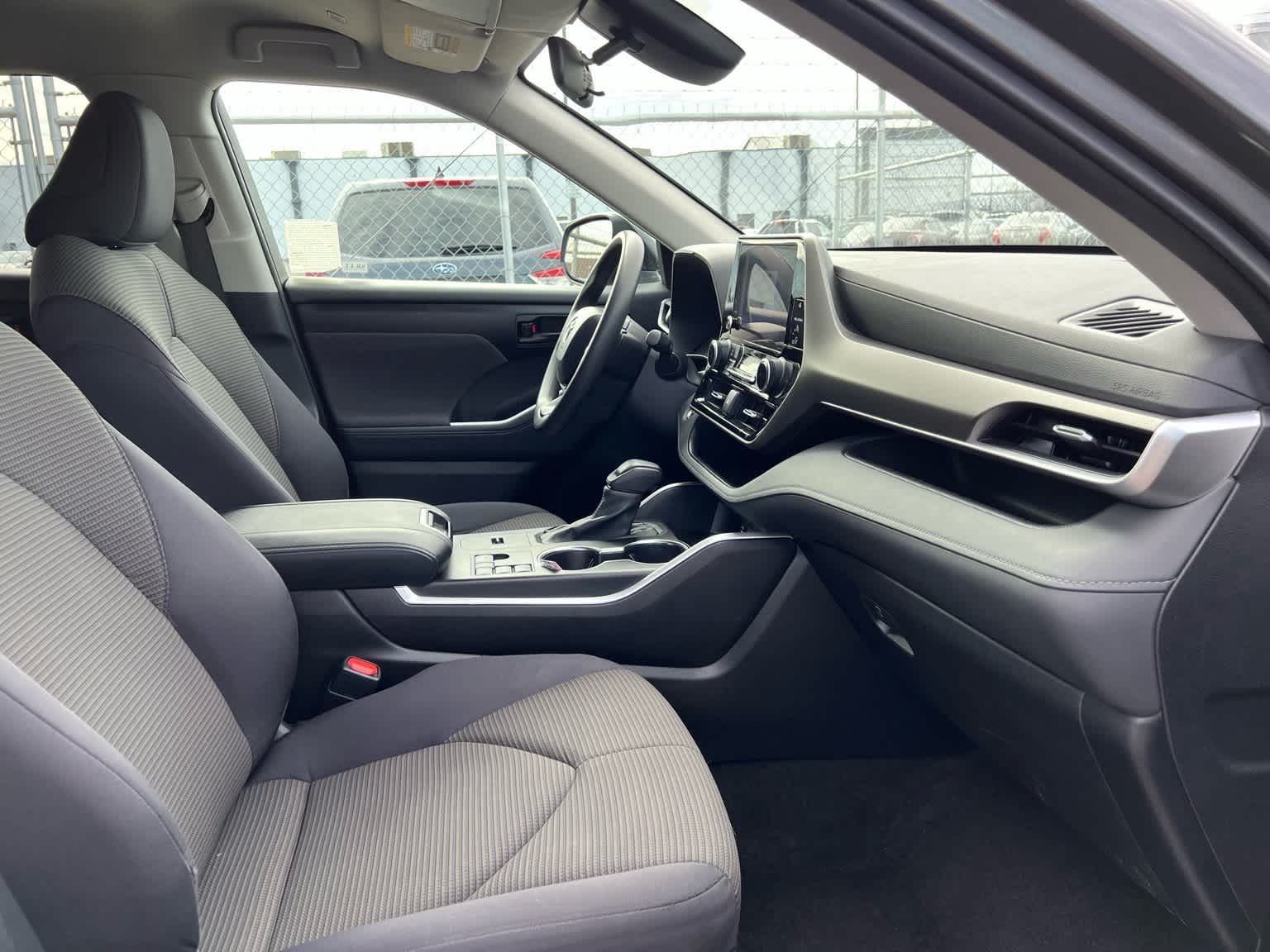 Thumbnail: 2023 Toyota Highlander - 27