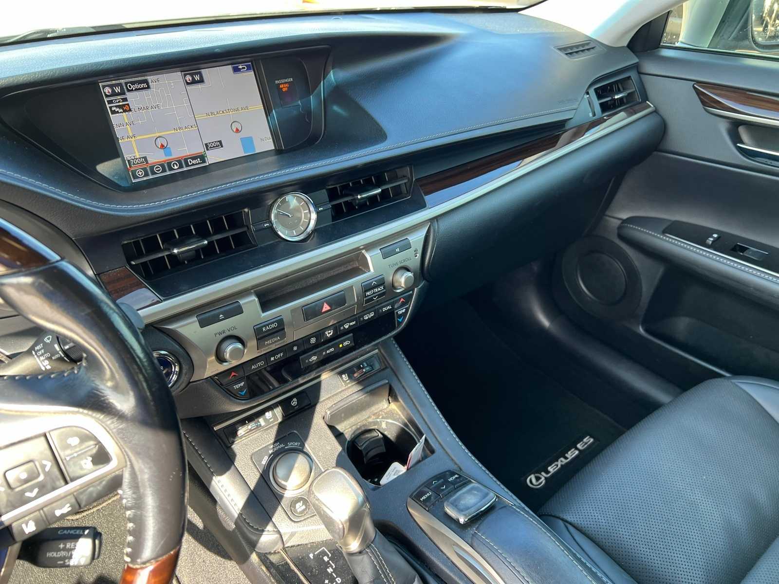 Thumbnail: 2016 Lexus ES - 31