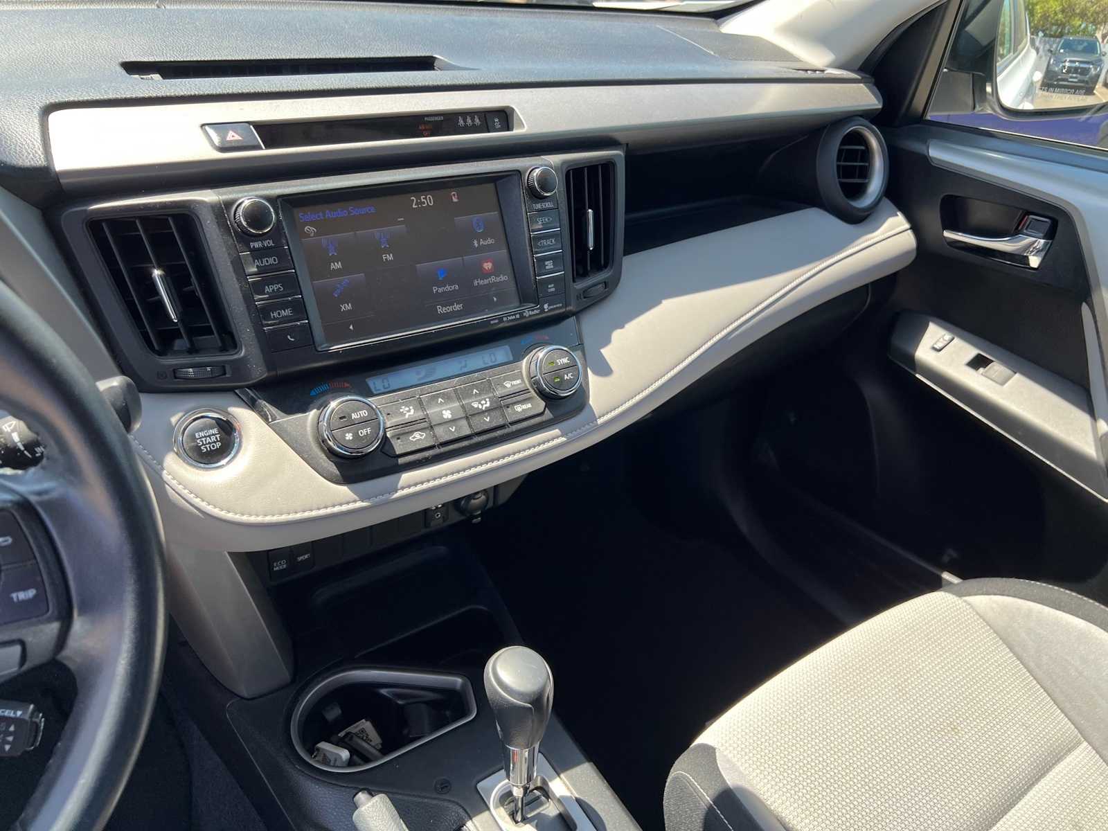 Thumbnail: 2017 Toyota RAV4 - 32