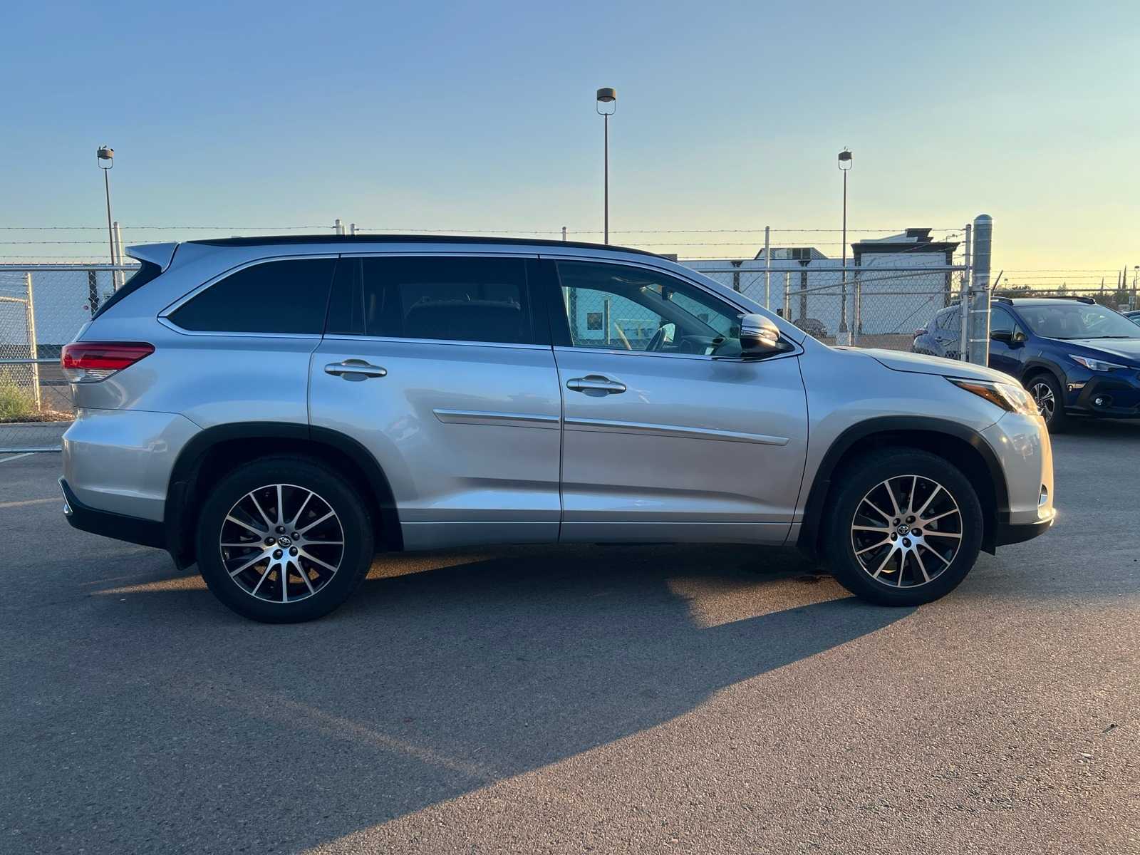 Thumbnail: 2017 Toyota Highlander - 9