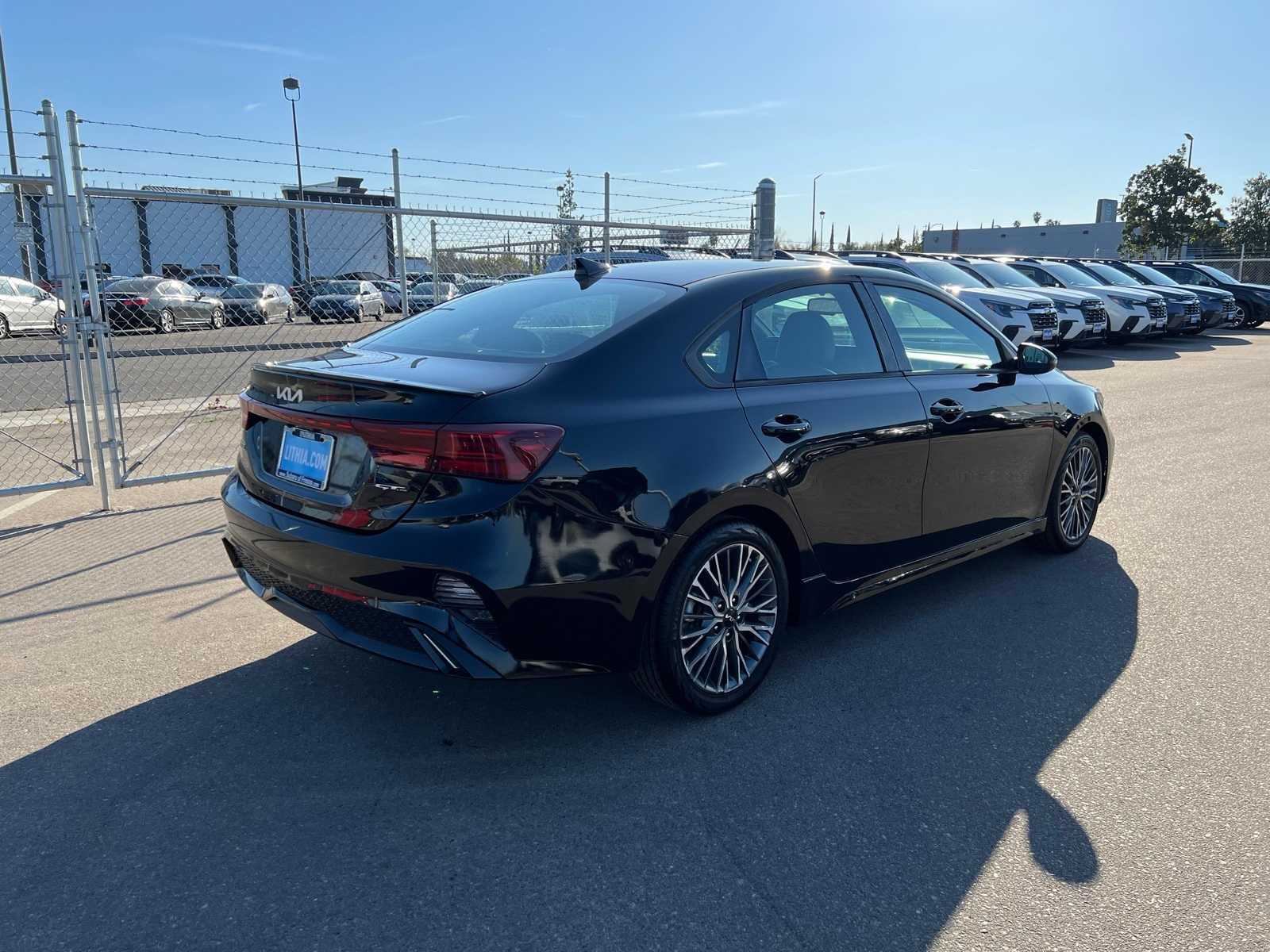 Thumbnail: 2022 Kia Forte - 9