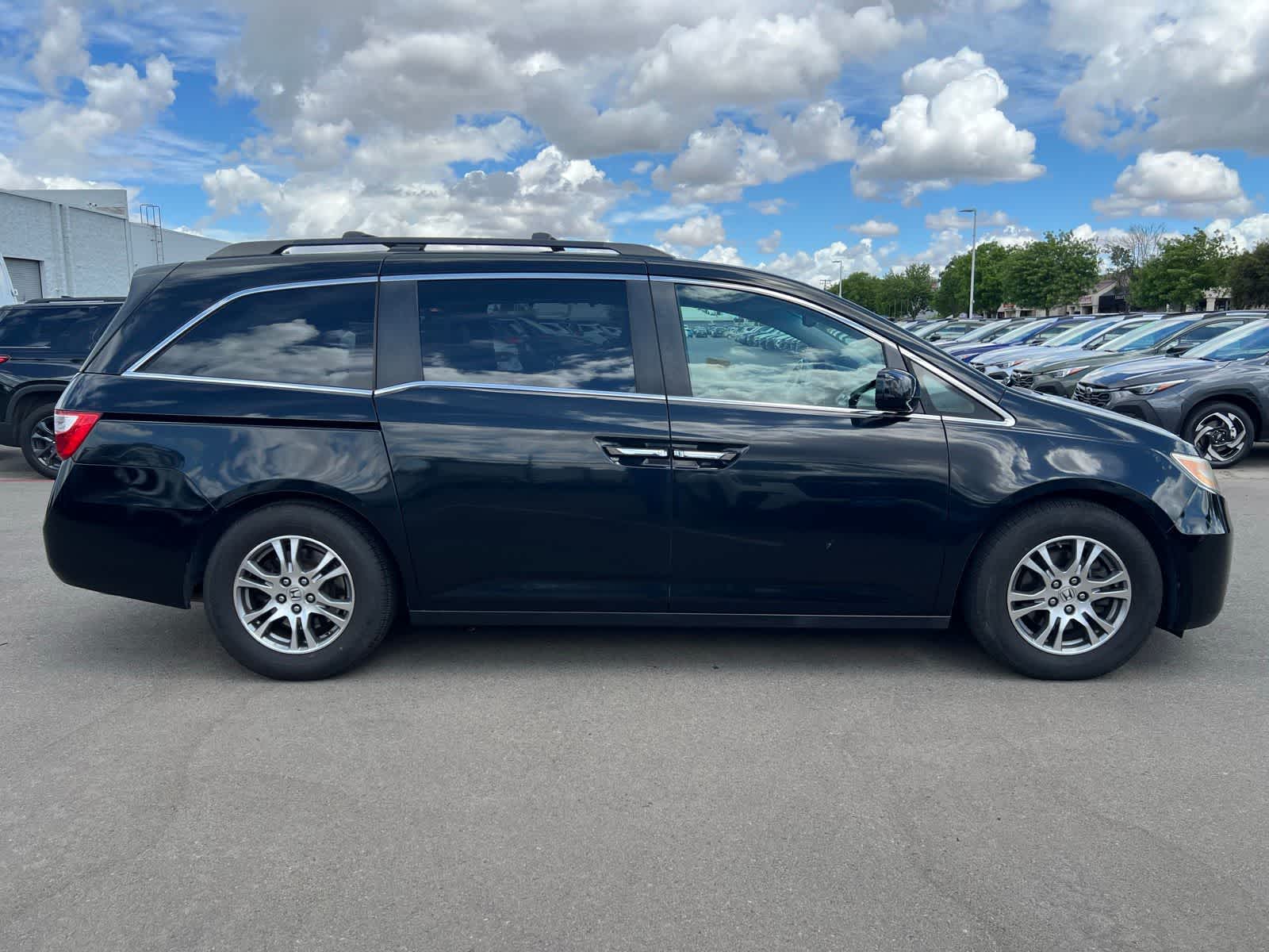 Thumbnail: 2011 Honda Odyssey - 9