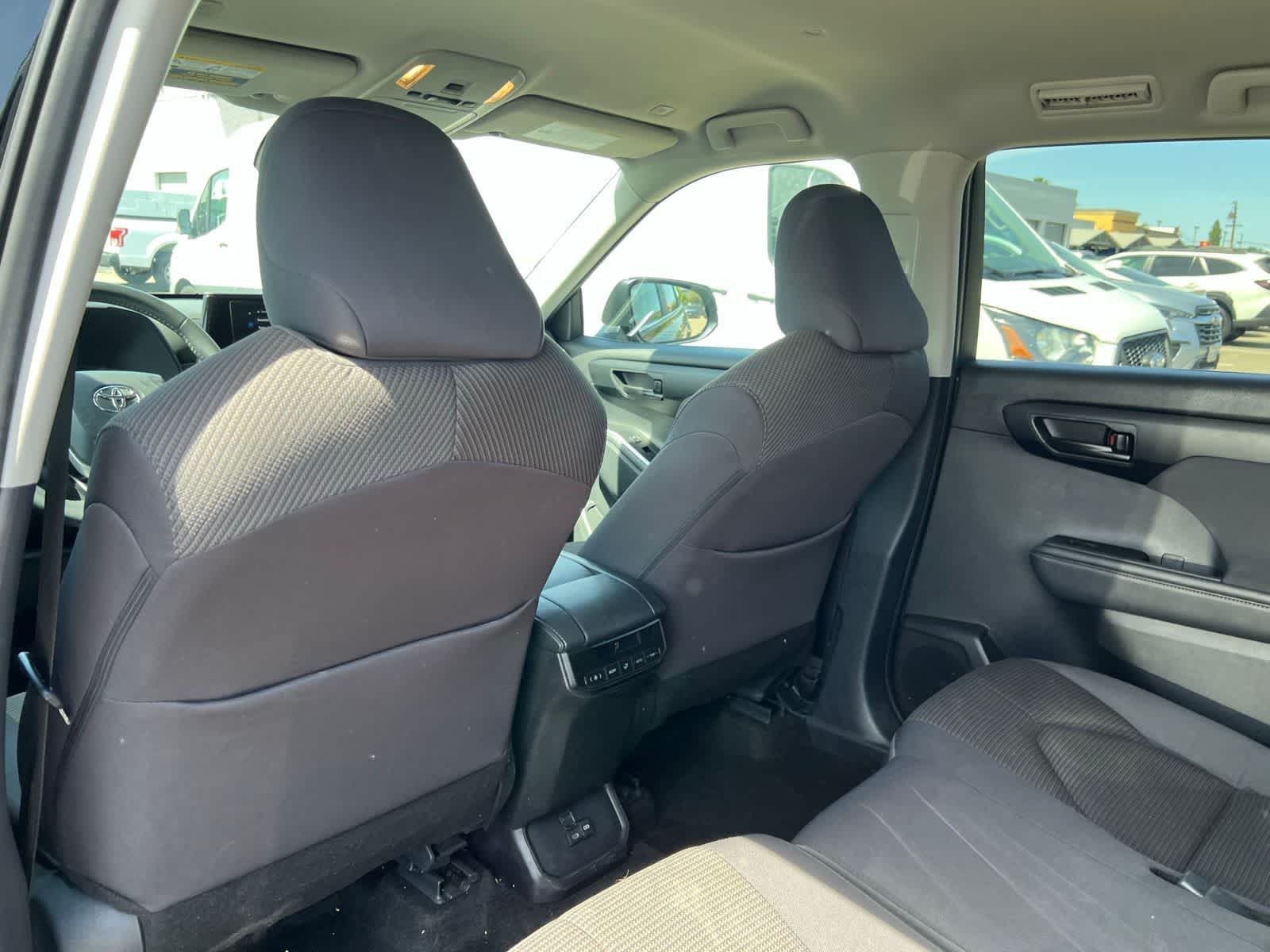 Thumbnail: 2025 Toyota Highlander - 18