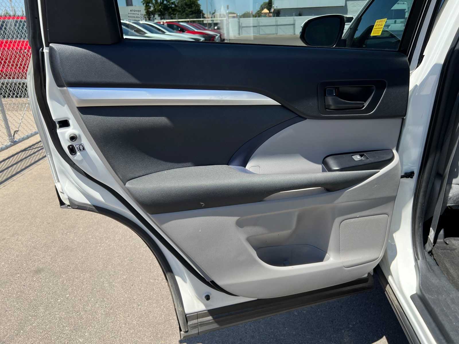 Thumbnail: 2019 Toyota Highlander - 19