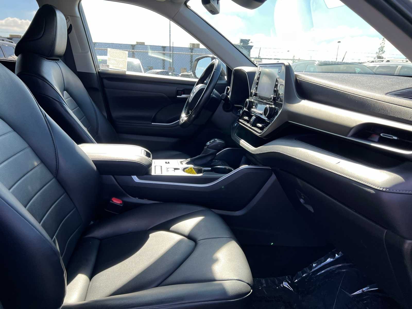 Thumbnail: 2021 Toyota Highlander - 28