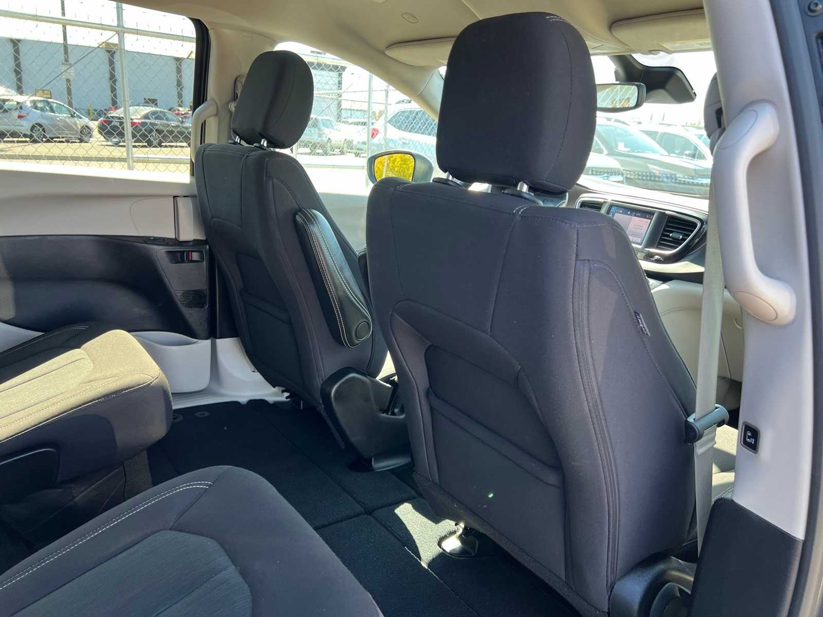 Thumbnail: 2023 Chrysler Voyager - 21