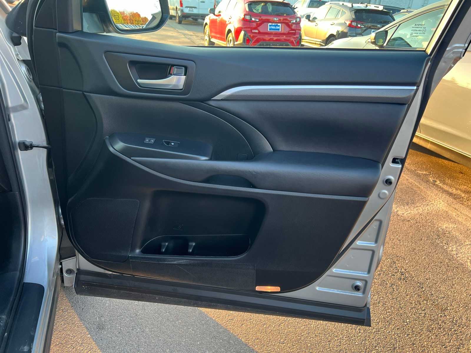 Thumbnail: 2017 Toyota Highlander - 27