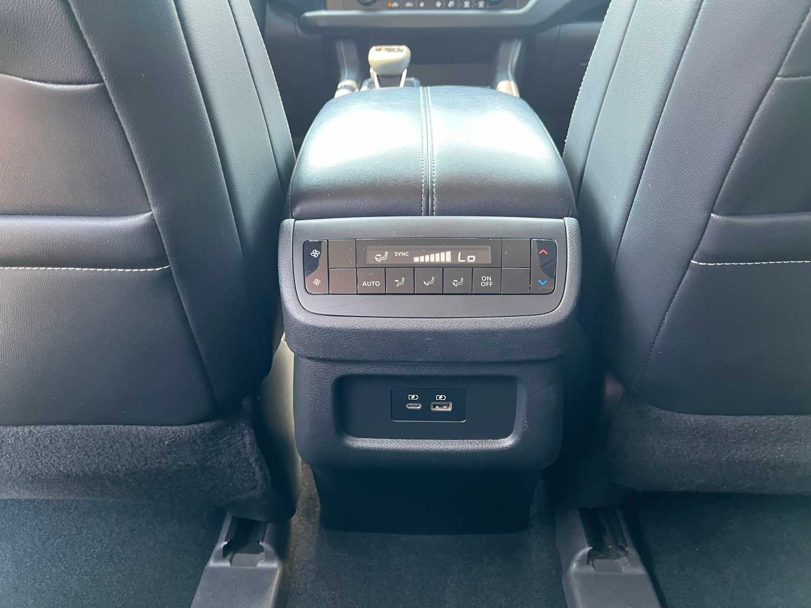 Thumbnail: 2022 Nissan Pathfinder - 32