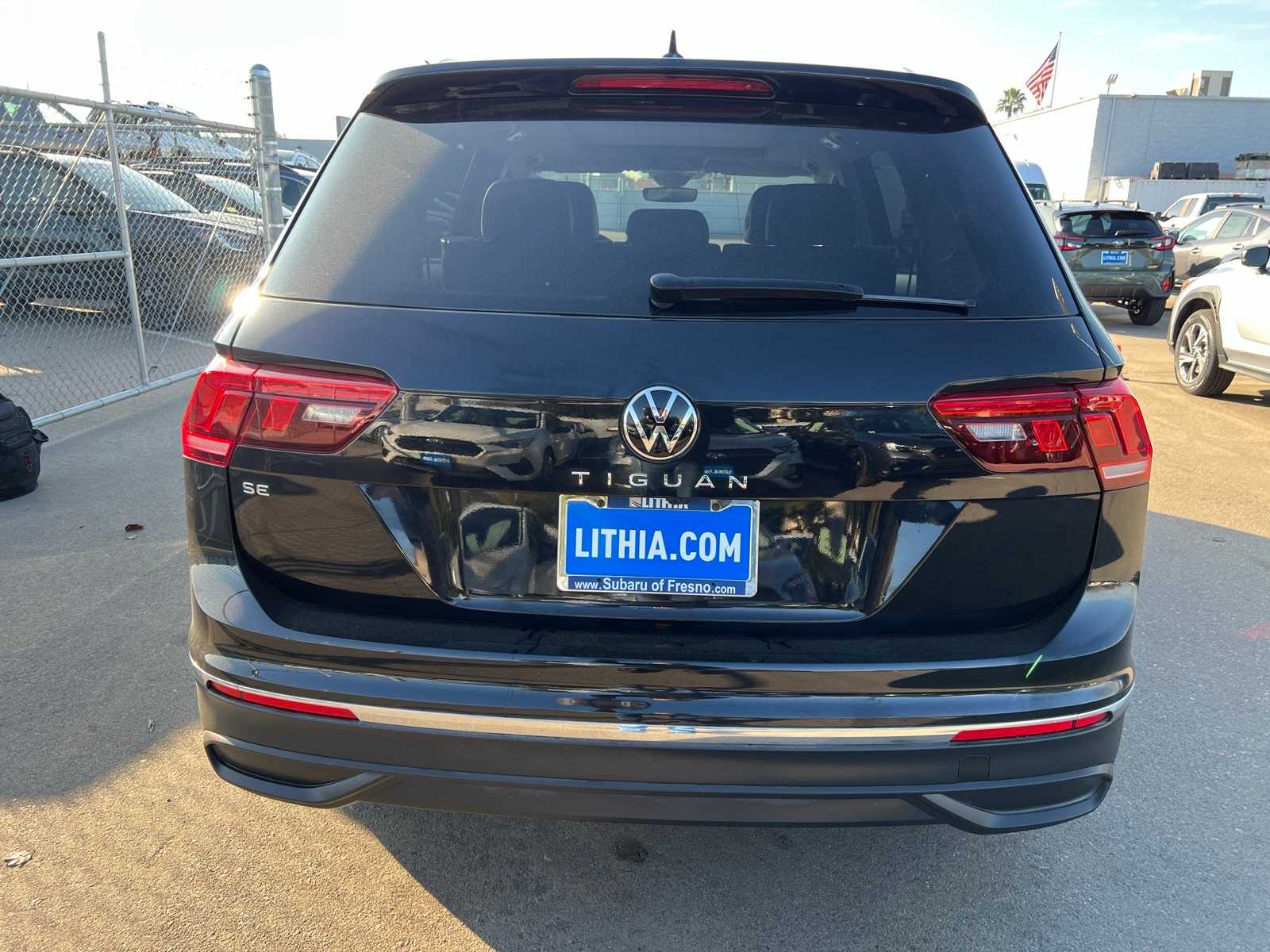 Thumbnail: 2023 Volkswagen Tiguan - 4