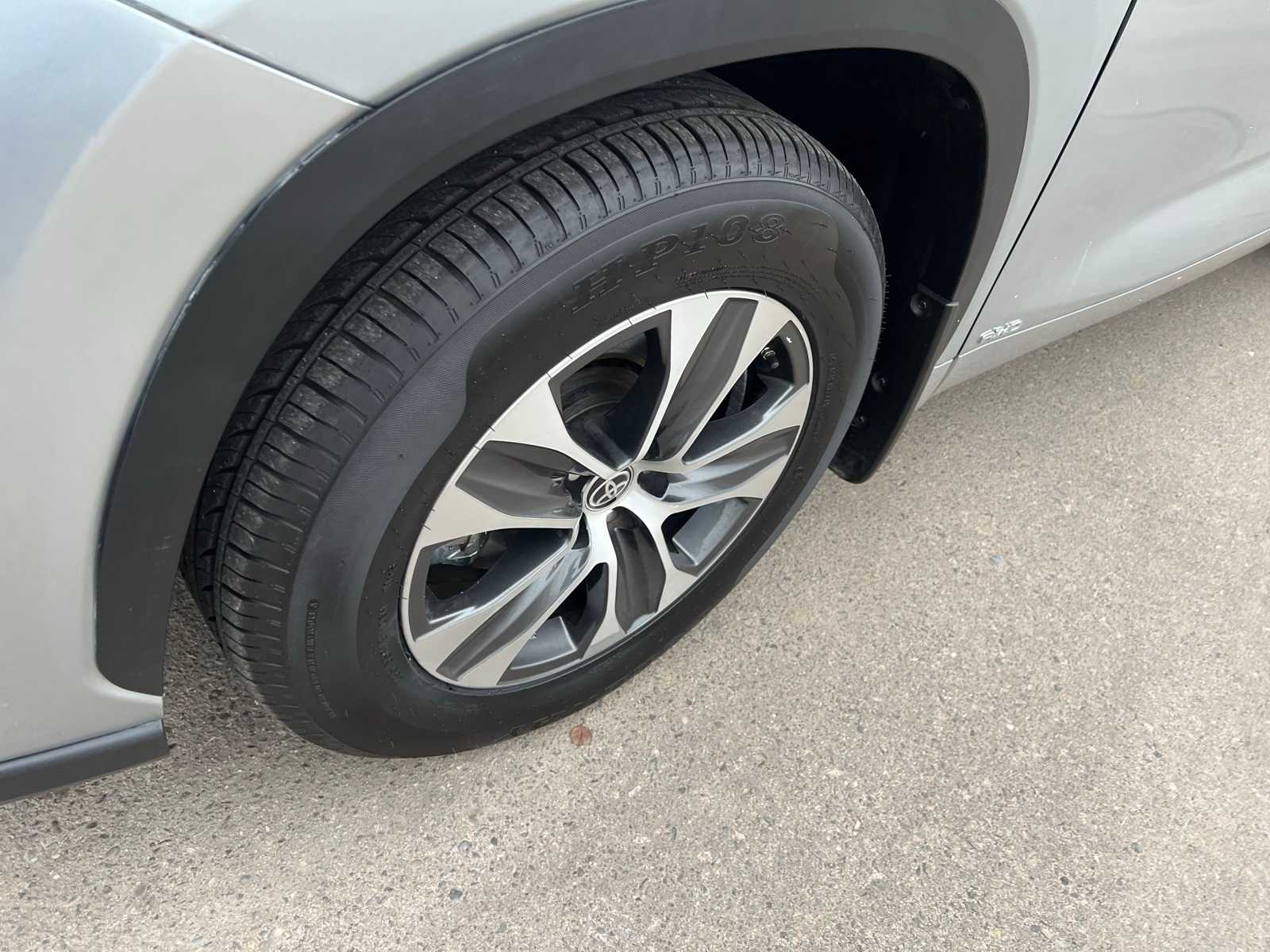 Thumbnail: 2021 Toyota Highlander - 14