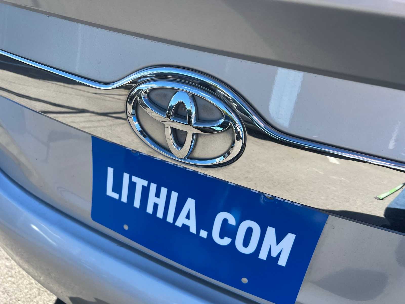 Thumbnail: 2012 Toyota Camry - 6